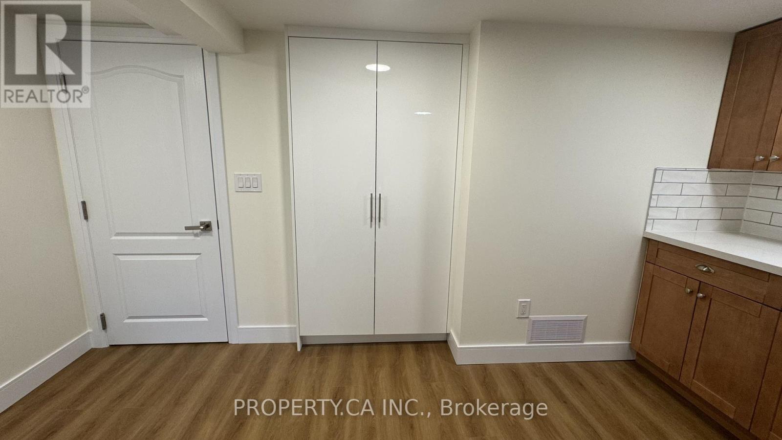 Lower 2 - 60 Lightwood Drive, Toronto, Ontario  M9V 2Z2 - Photo 5 - W12558104