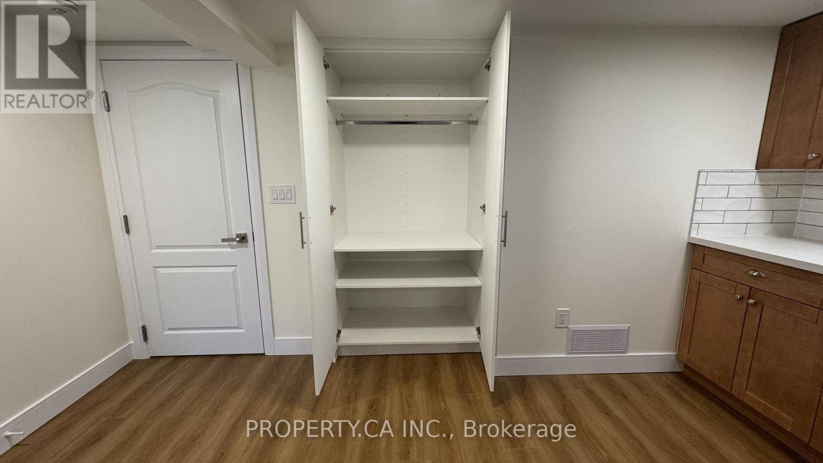 Lower 2 - 60 Lightwood Drive, Toronto, Ontario  M9V 2Z2 - Photo 6 - W12558104