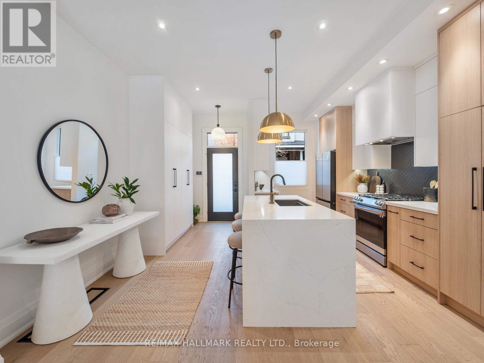 47 Allen Avenue, Toronto, Ontario  M4M 1T5 - Photo 6 - E12553784