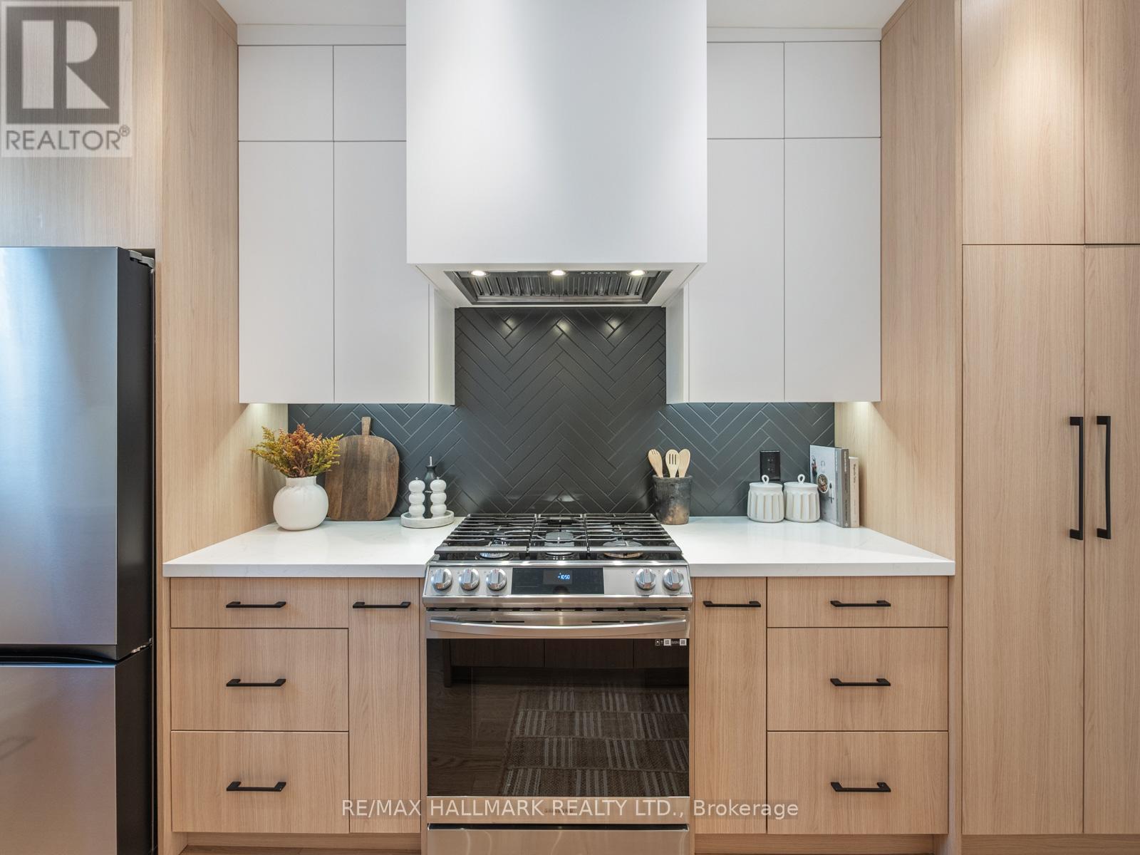 47 Allen Avenue, Toronto, Ontario  M4M 1T5 - Photo 12 - E12553784