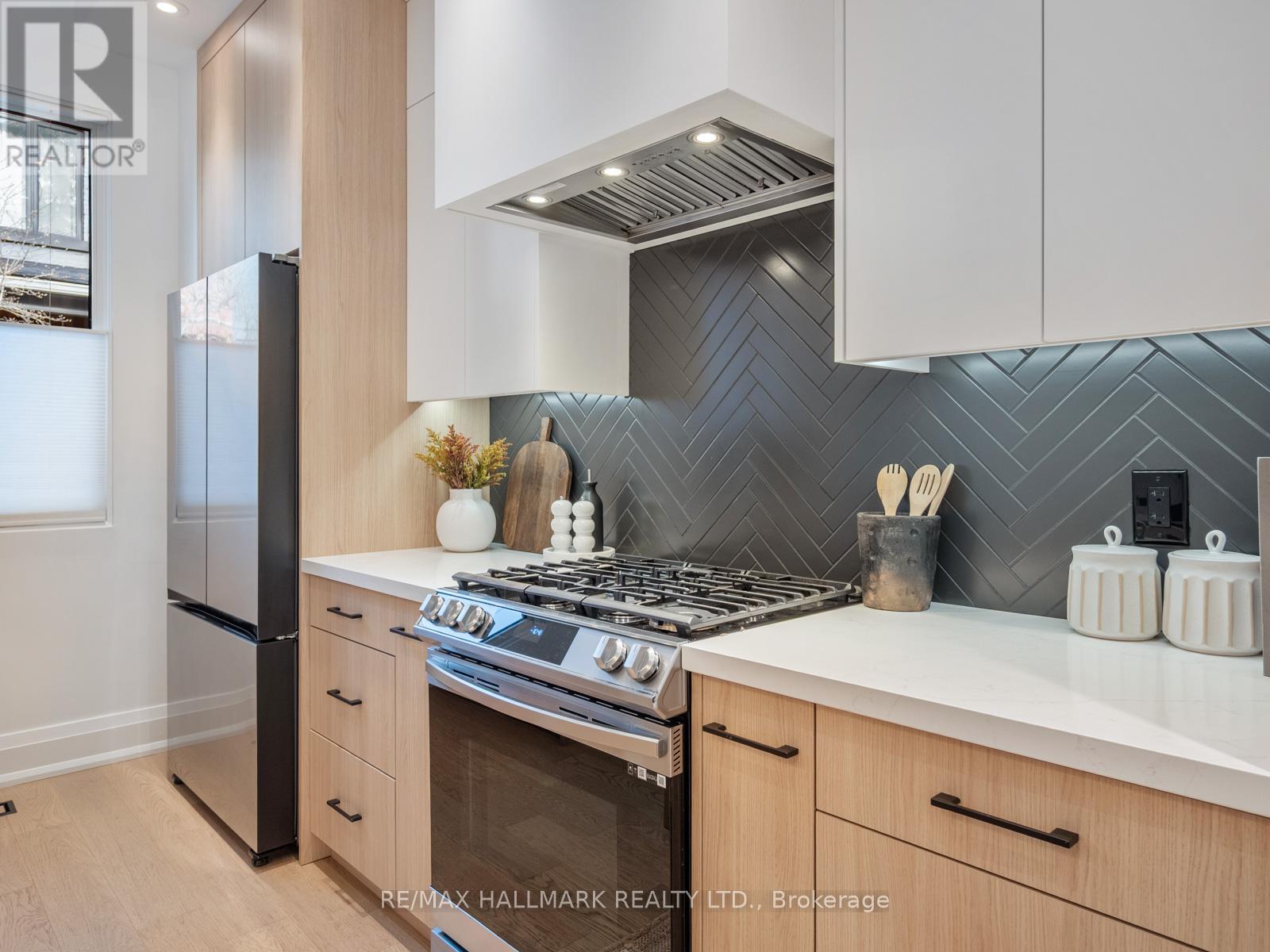 47 Allen Avenue, Toronto, Ontario  M4M 1T5 - Photo 7 - E12553784