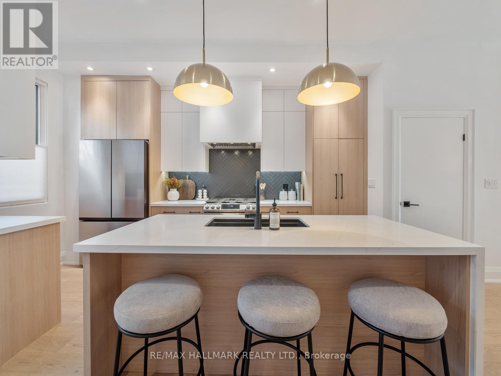 47 Allen Avenue, Toronto, Ontario  M4M 1T5 - Photo 3 - E12553784