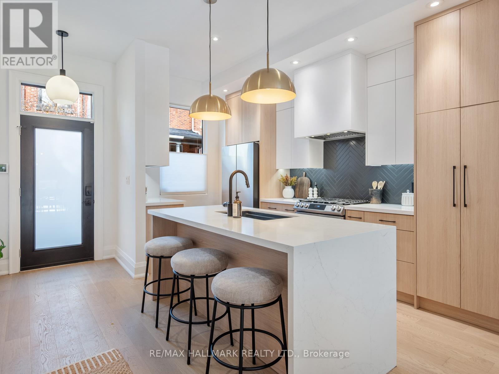 47 Allen Avenue, Toronto, Ontario  M4M 1T5 - Photo 5 - E12553784