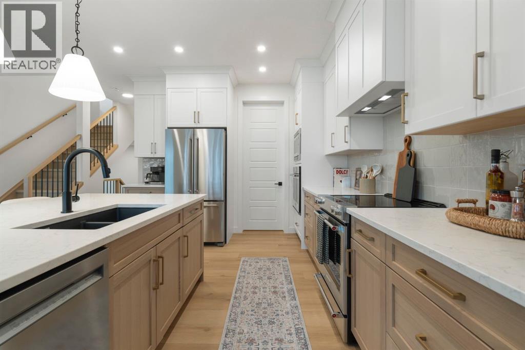 28 Sunvalley View, Cochrane, Alberta  T4C 0X8 - Photo 6 - A2250508