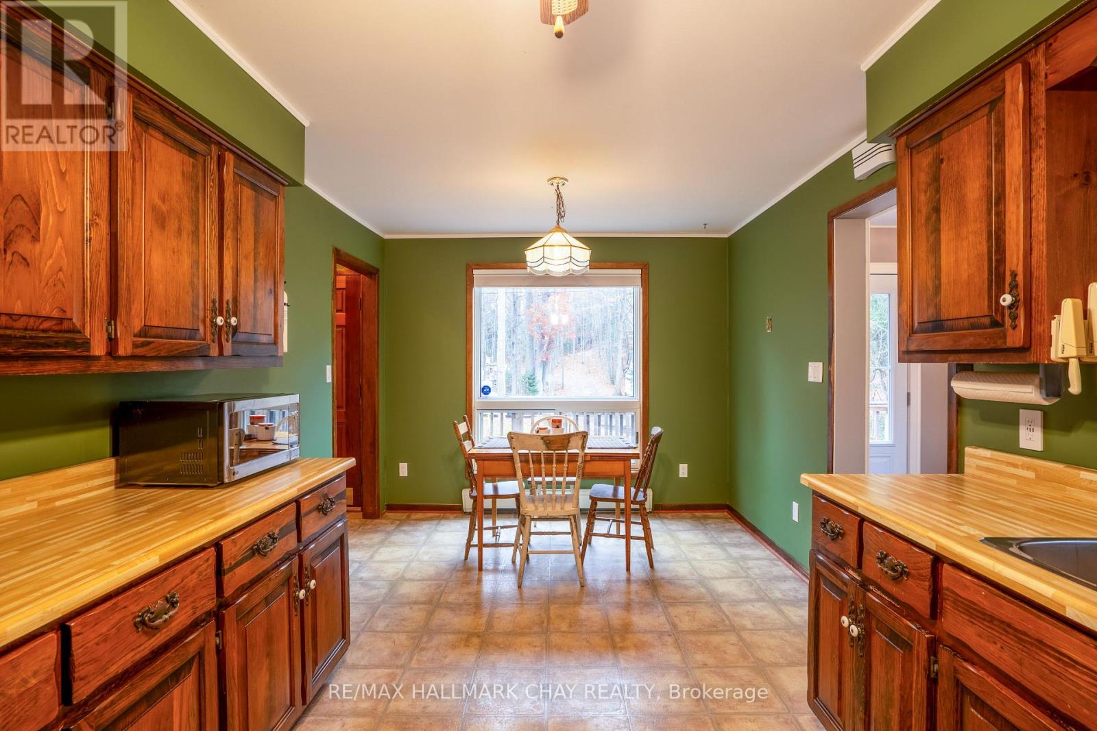 86 Oliver Drive, Tiny, Ontario L0L 2J0 - Photo 11 - S12553774