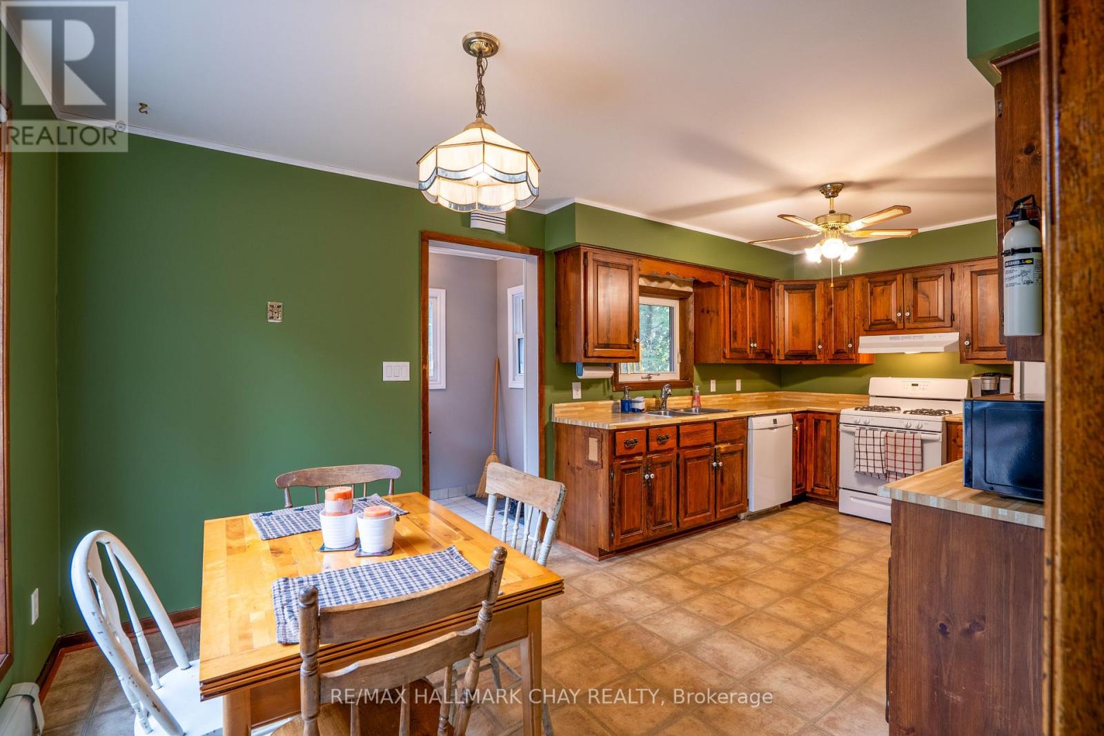 86 Oliver Drive, Tiny, Ontario L0L 2J0 - Photo 10 - S12553774