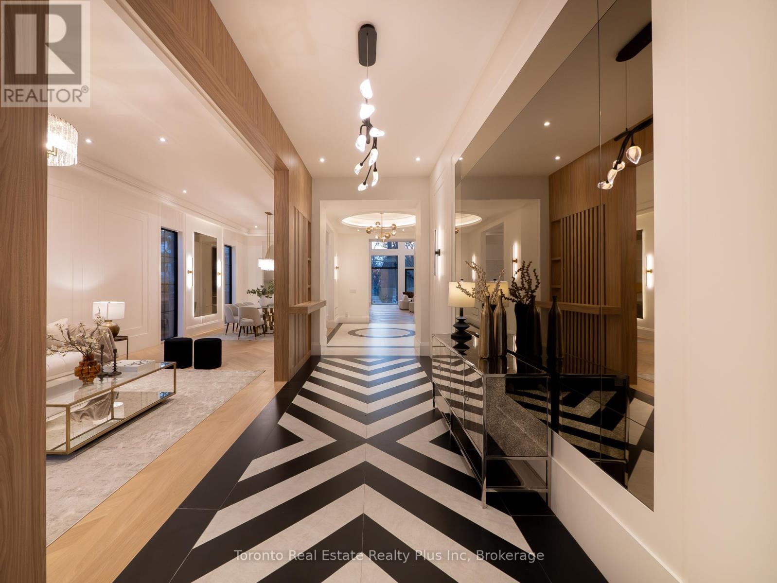 1160 Mona Road, Mississauga, Ontario L5G 2Z7 - Photo 4 - W12554610