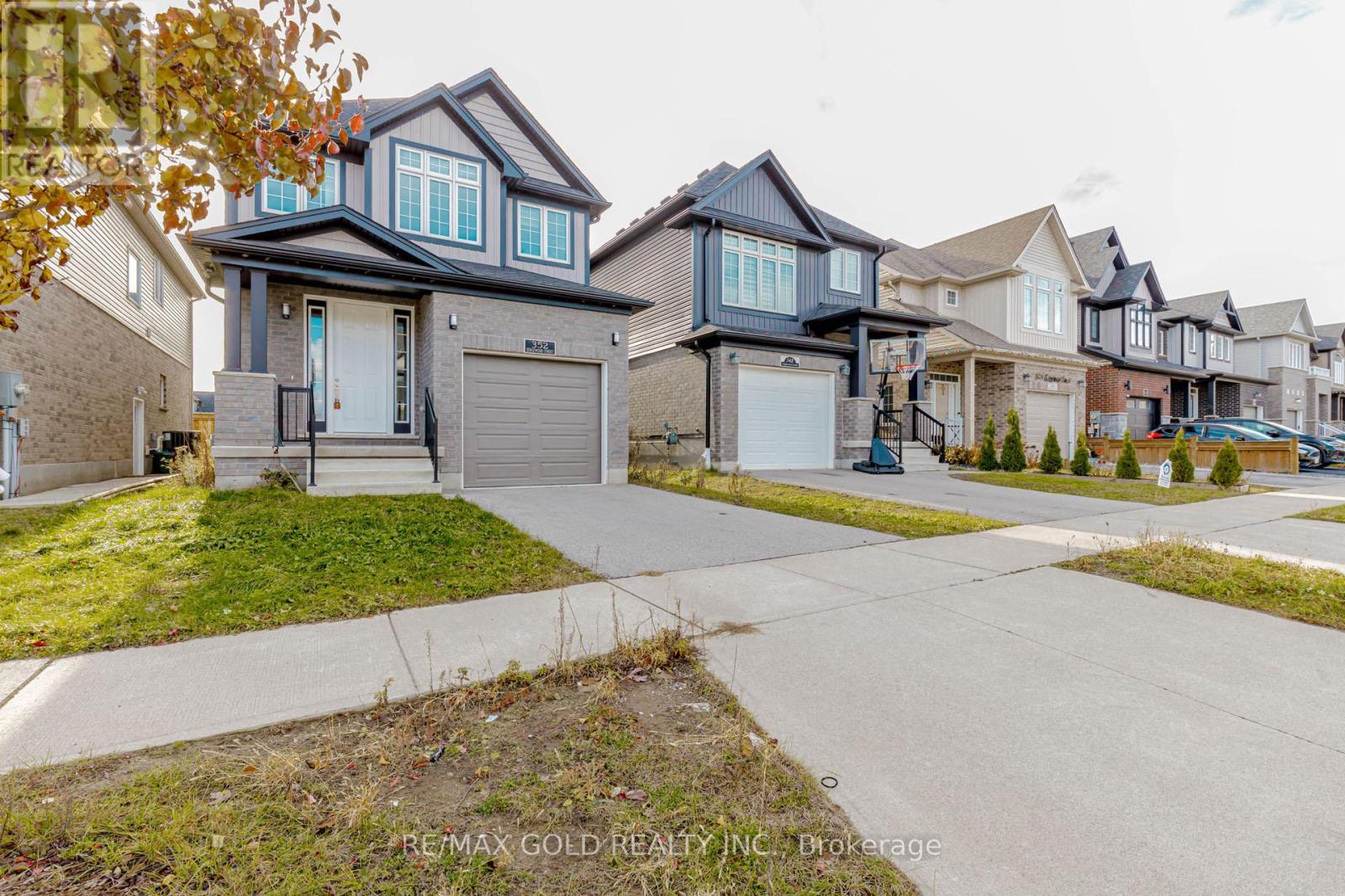 352 Sedgewood Street, Kitchener, Ontario  N2P 0H9 - Photo 3 - X12557898