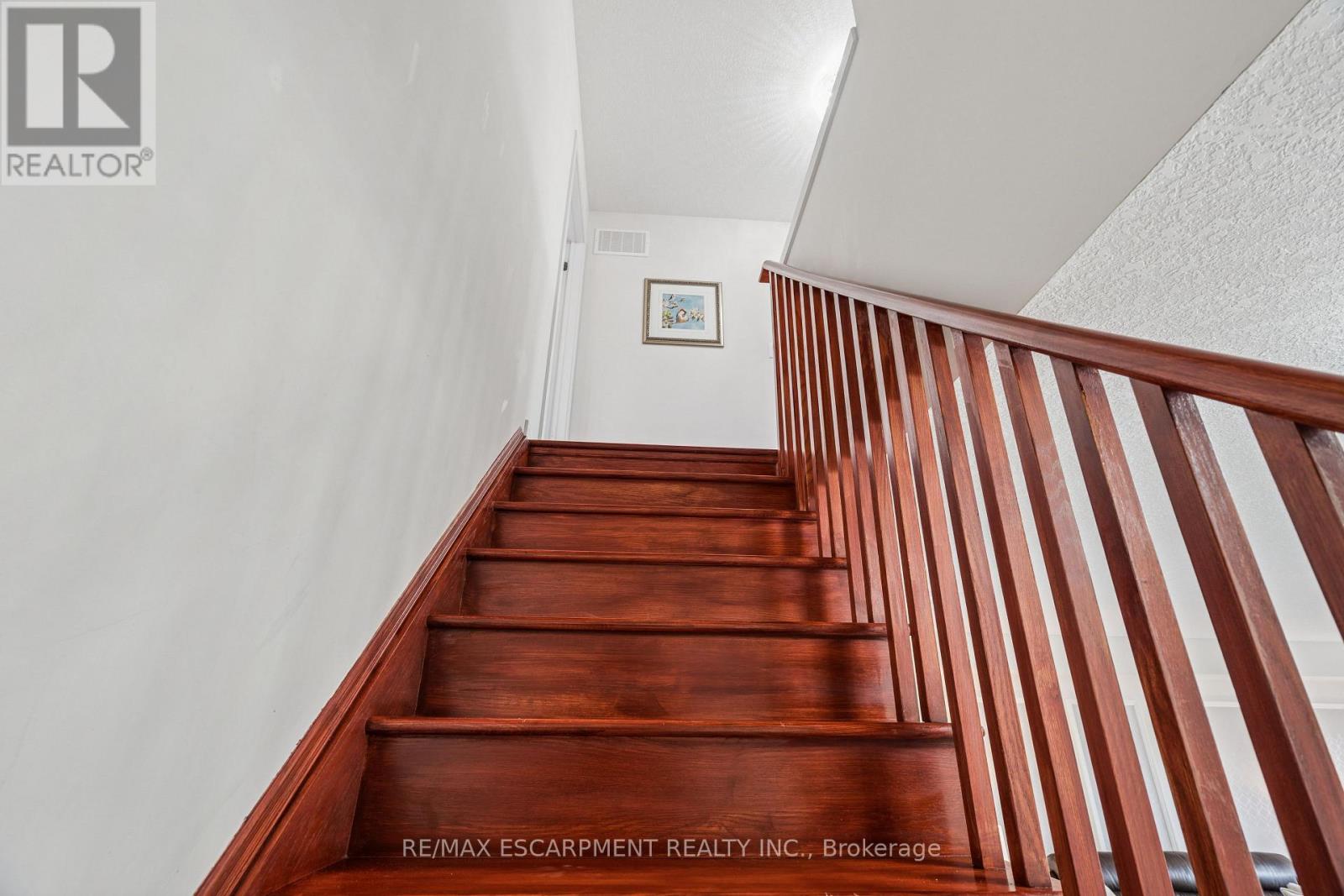 12 Crafter Crescent, Hamilton, Ontario  L8J 0H6 - Photo 17 - X12558014