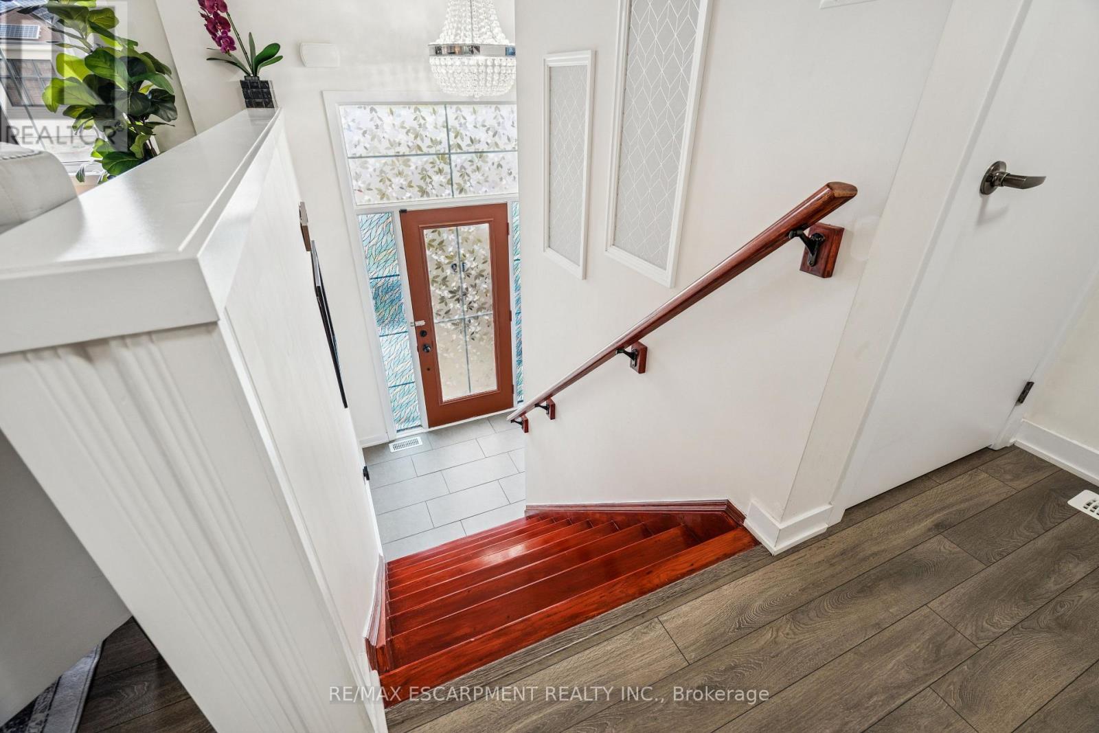 12 Crafter Crescent, Hamilton, Ontario  L8J 0H6 - Photo 6 - X12558014