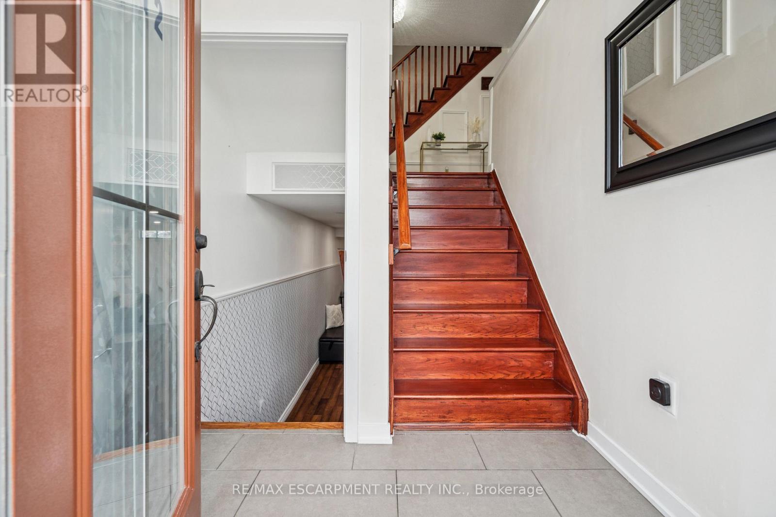 12 Crafter Crescent, Hamilton, Ontario  L8J 0H6 - Photo 7 - X12558014