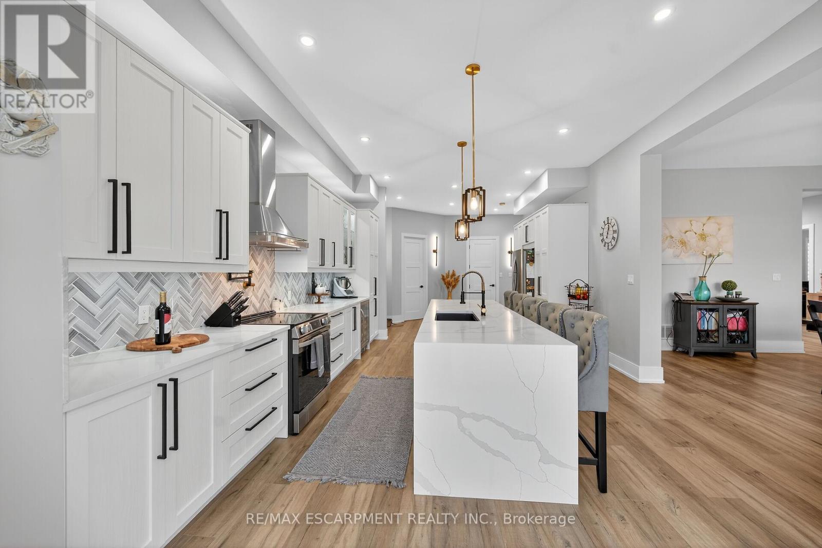 397 Caithness Street E, Haldimand, Ontario N3W 1C8 - Photo 12 - X12558024