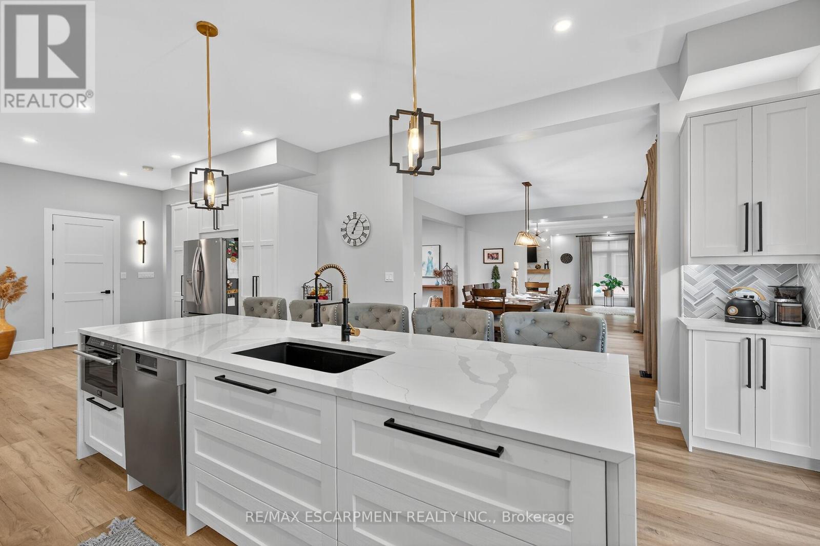 397 Caithness Street E, Haldimand, Ontario N3W 1C8 - Photo 13 - X12558024