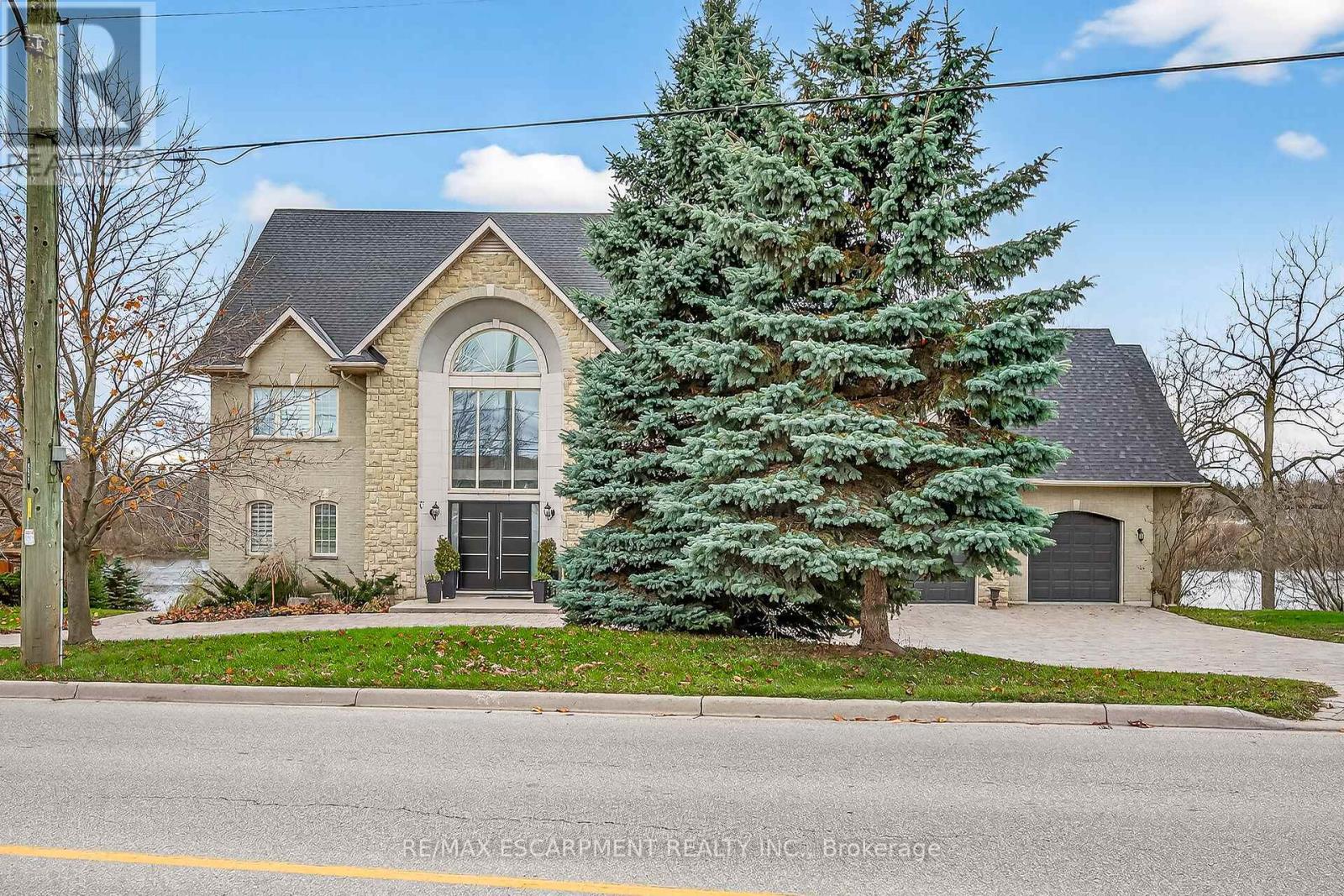 397 Caithness Street E, Haldimand, Ontario N3W 1C8 - Photo 2 - X12558024