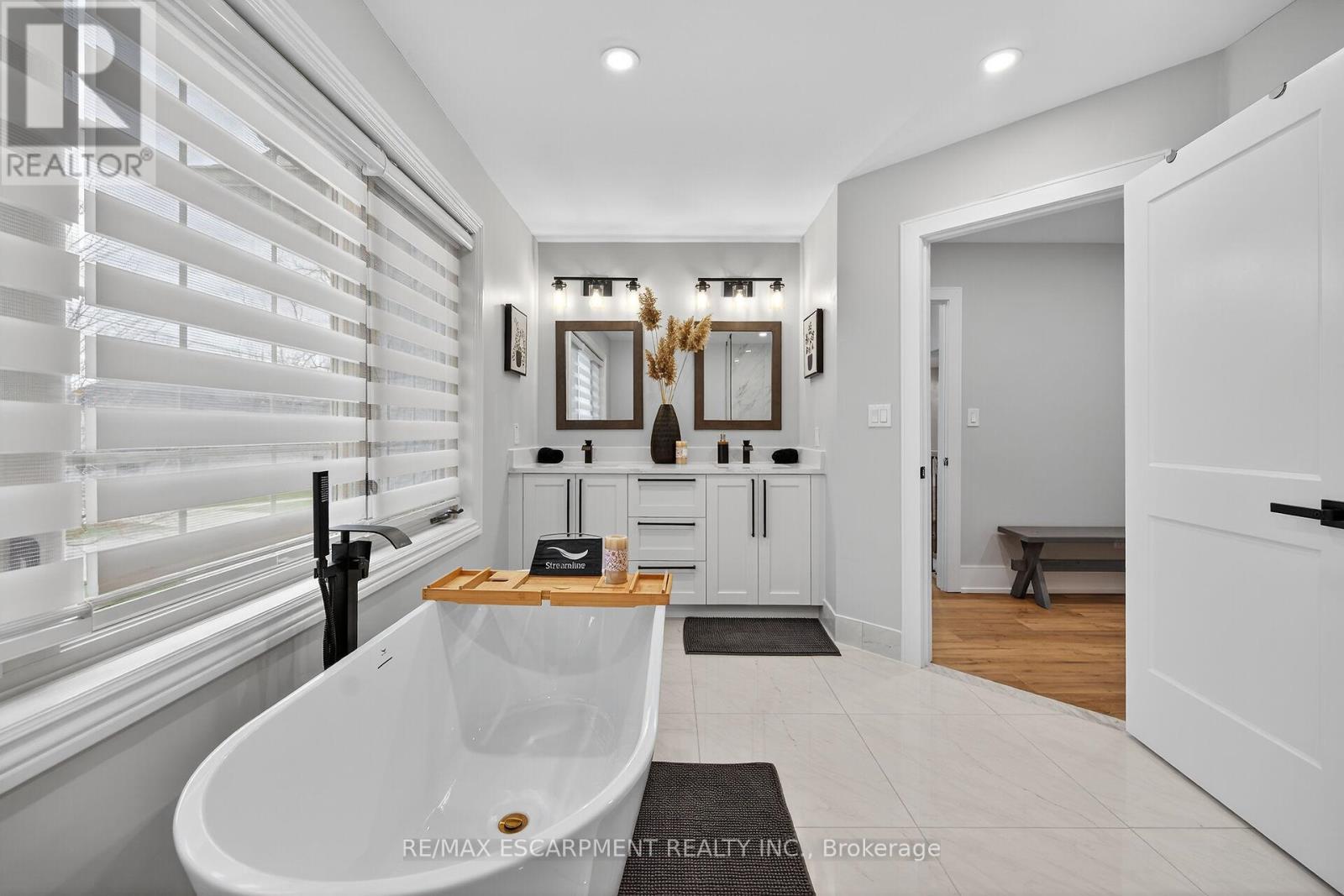 397 Caithness Street E, Haldimand, Ontario N3W 1C8 - Photo 23 - X12558024