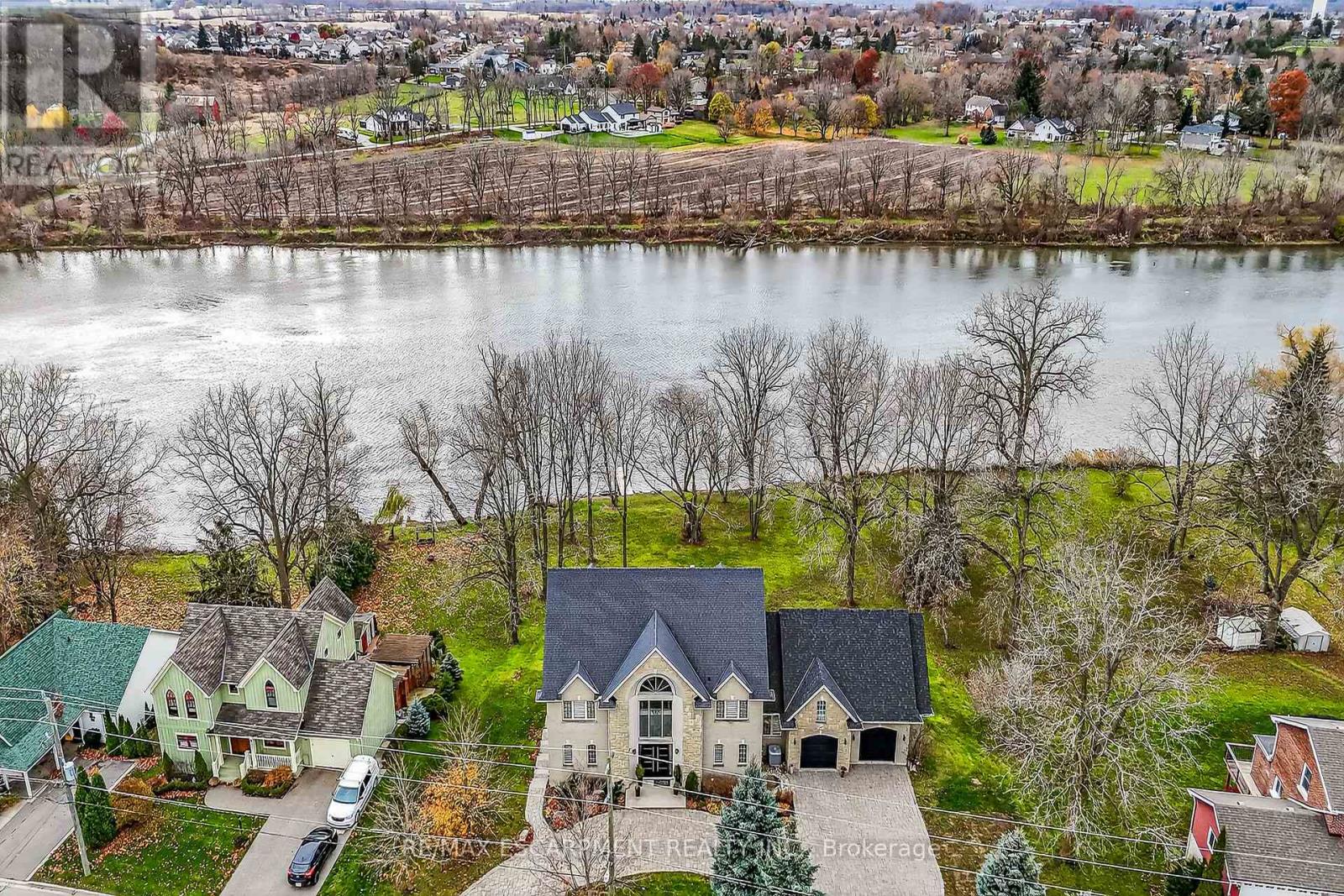 397 Caithness Street E, Haldimand, Ontario N3W 1C8 - Photo 3 - X12558024