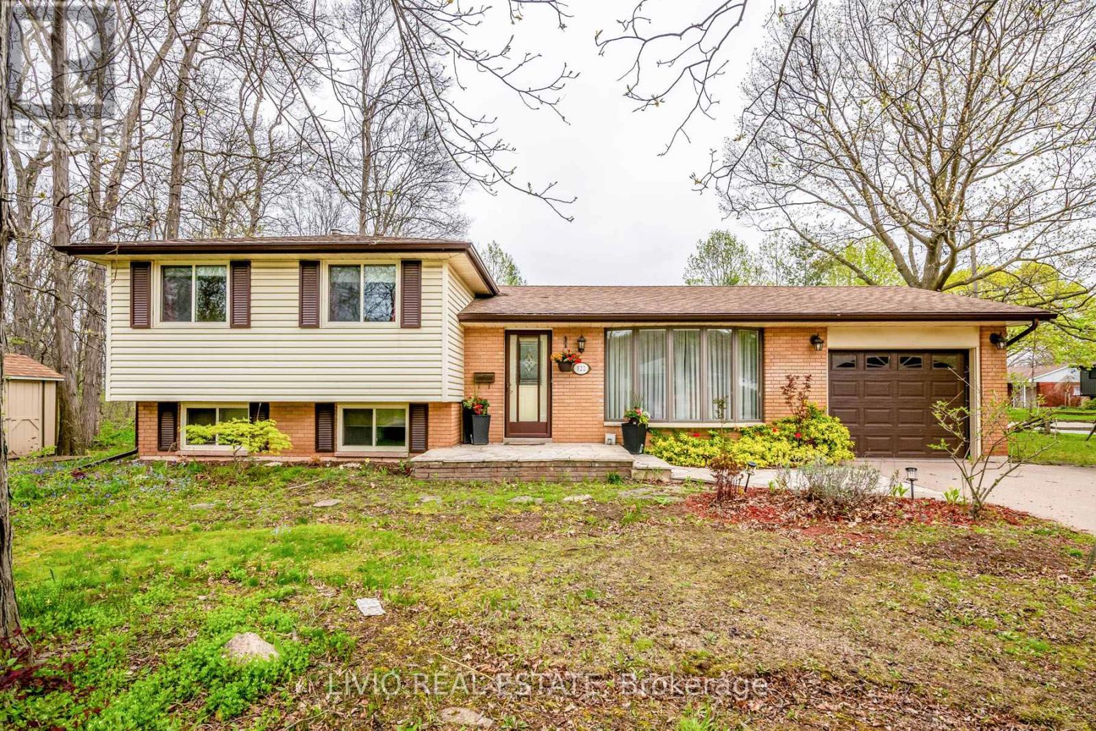 122 Forest Hill Road, Grimsby, Ontario  L3M 1A3 - Photo 1 - X12558052