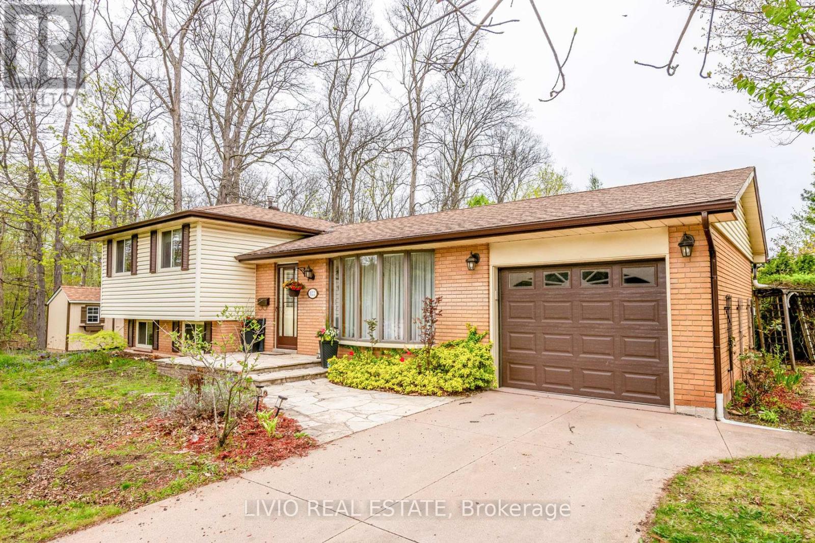 122 Forest Hill Road, Grimsby, Ontario  L3M 1A3 - Photo 2 - X12558052