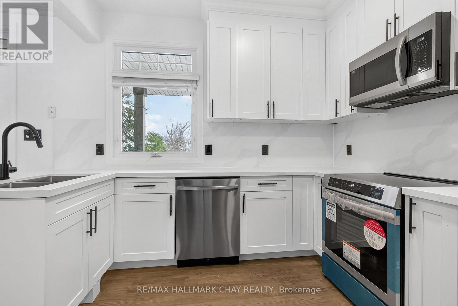 1401 Westdel Bourne Drive, London South, Ontario  N6K 4R1 - Photo 13 - X12558100