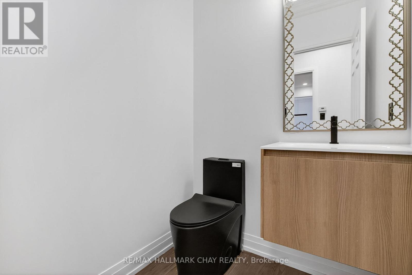 1401 Westdel Bourne Drive, London South, Ontario  N6K 4R1 - Photo 21 - X12558100