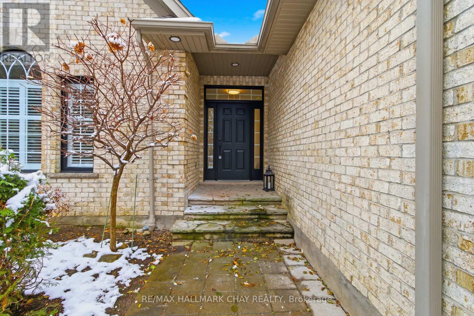 1401 Westdel Bourne Drive, London South, Ontario  N6K 4R1 - Photo 4 - X12558100