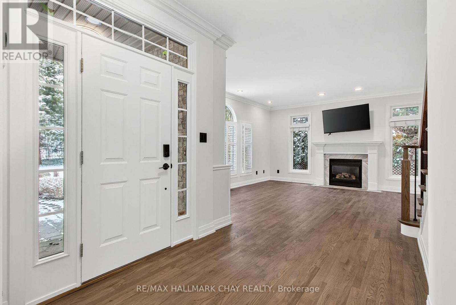 1401 Westdel Bourne Drive, London South, Ontario  N6K 4R1 - Photo 9 - X12558100