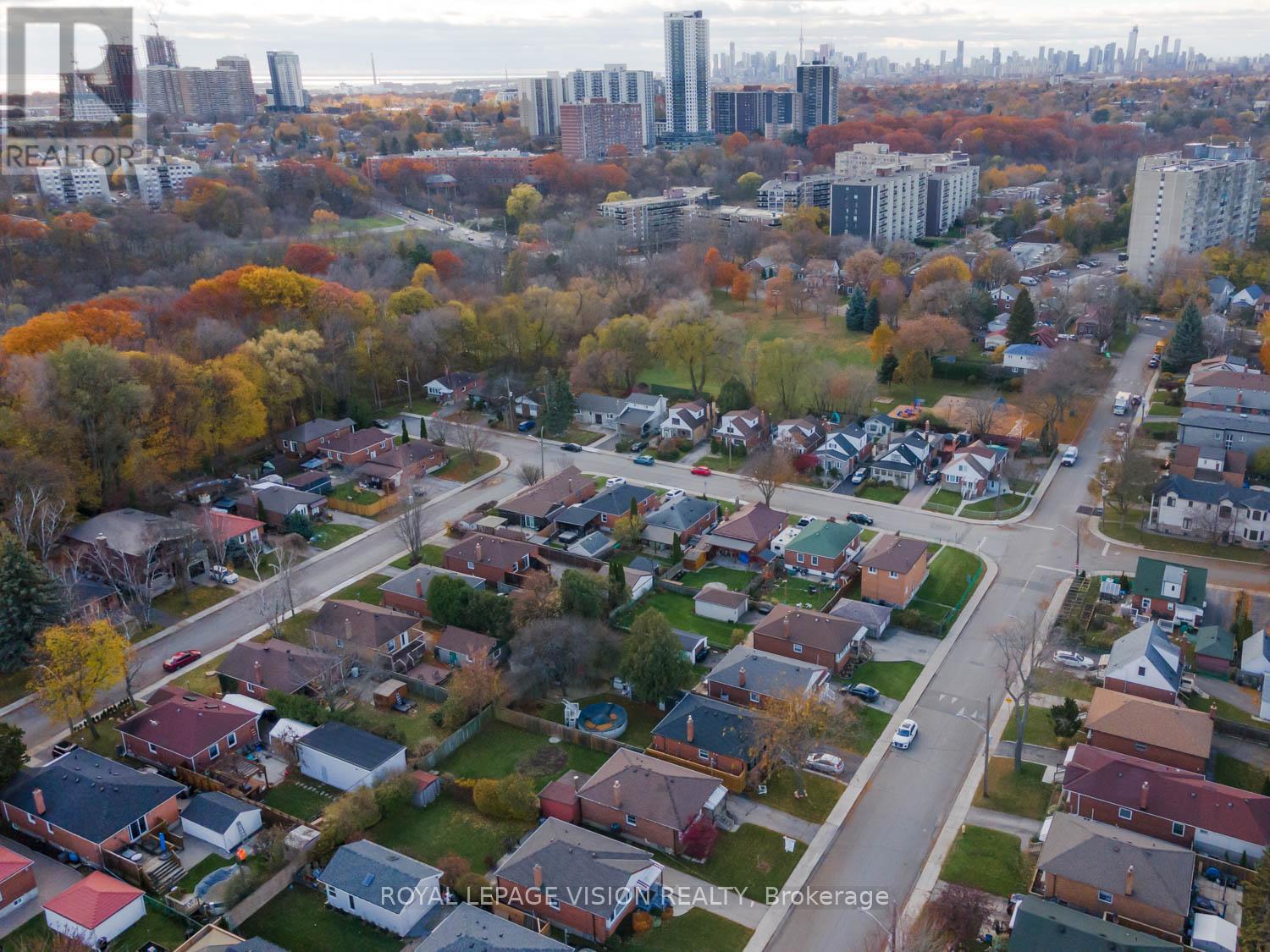 29 Donora Drive, Toronto, Ontario  M4B 1B6 - Photo 43 - E12548370