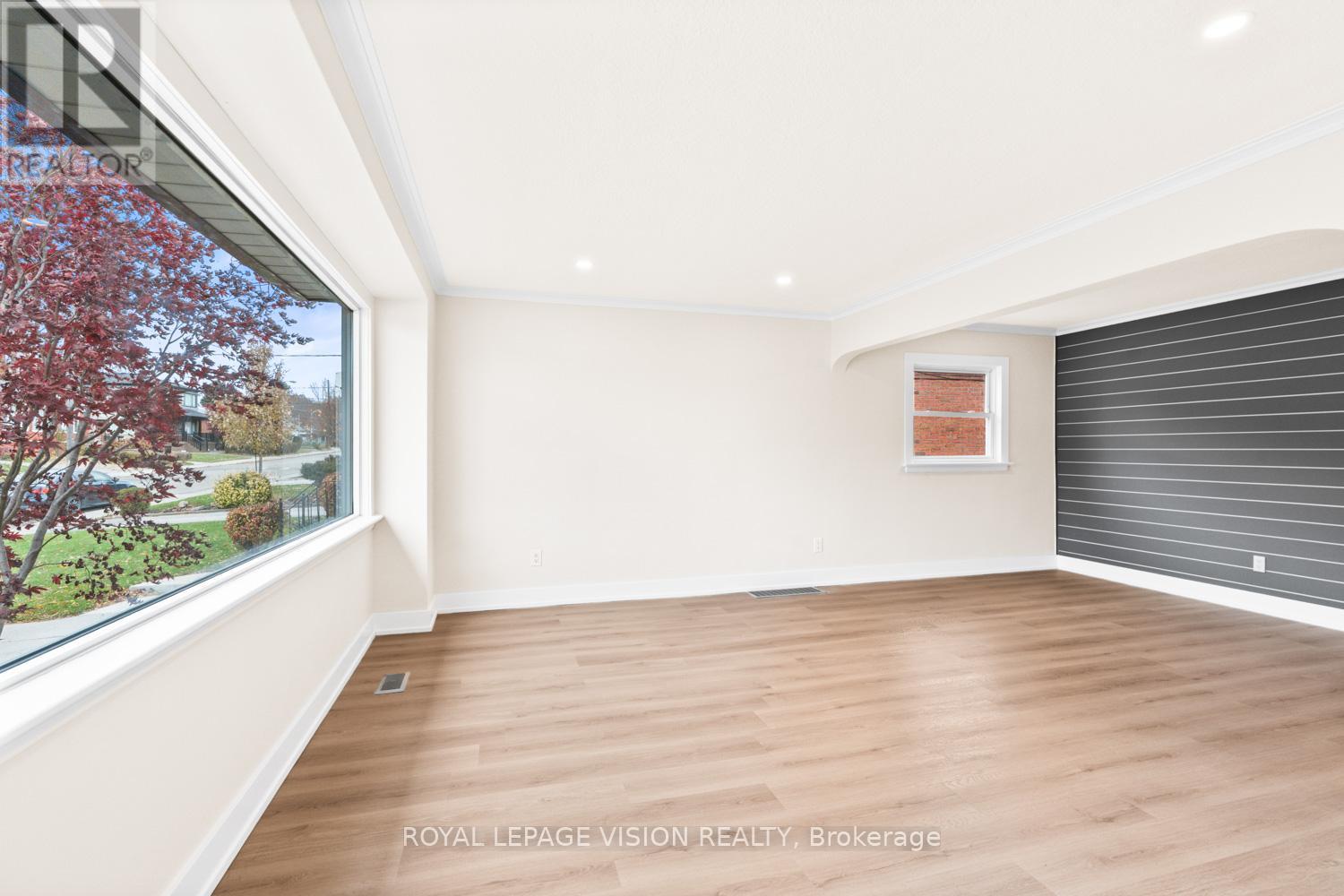 29 Donora Drive, Toronto, Ontario  M4B 1B6 - Photo 3 - E12548370