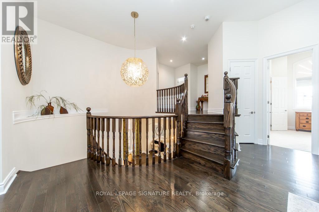 37 Royal West Drive, Brampton, Ontario  L6X 0Z8 - Photo 11 - W12482055