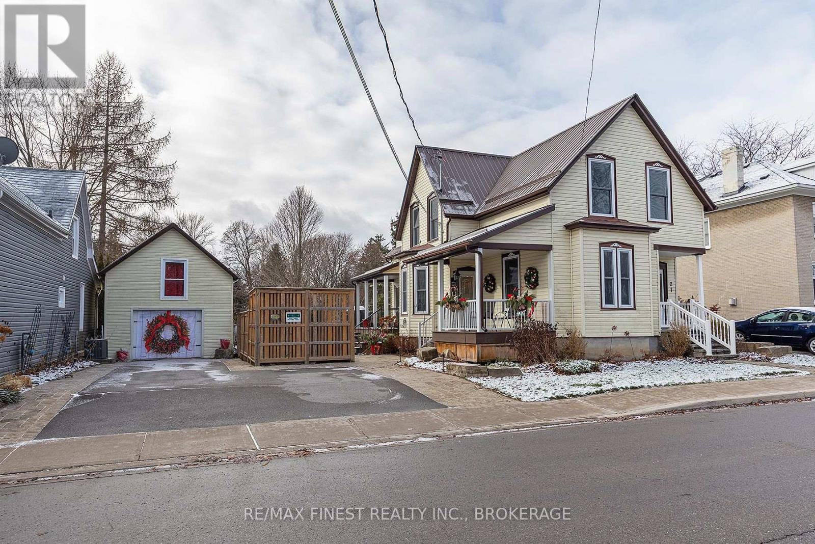 21 Centre Street, Prince Edward County, Ontario  K0K 2T0 - Photo 2 - X11993356