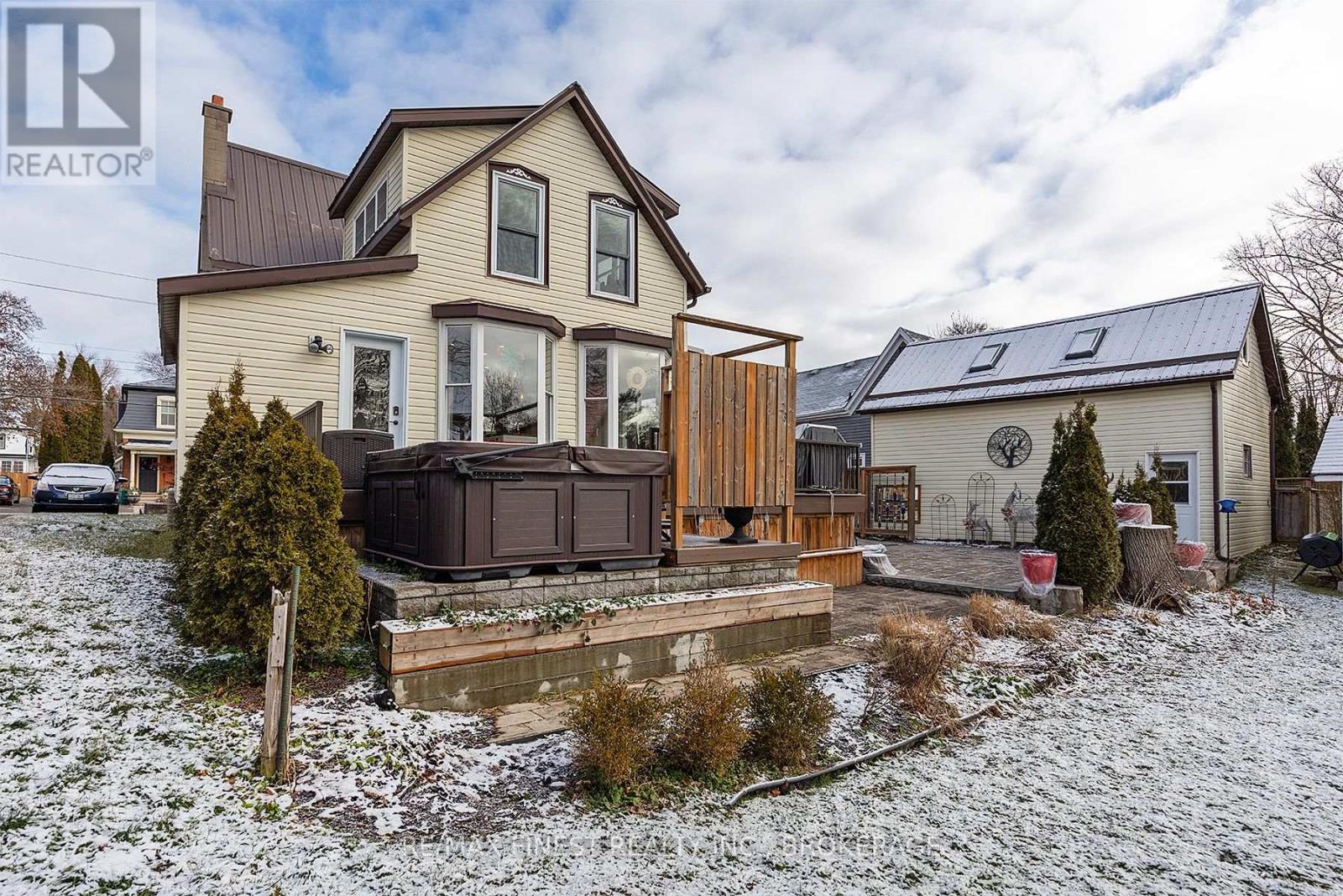 21 Centre Street, Prince Edward County, Ontario  K0K 2T0 - Photo 4 - X11993356