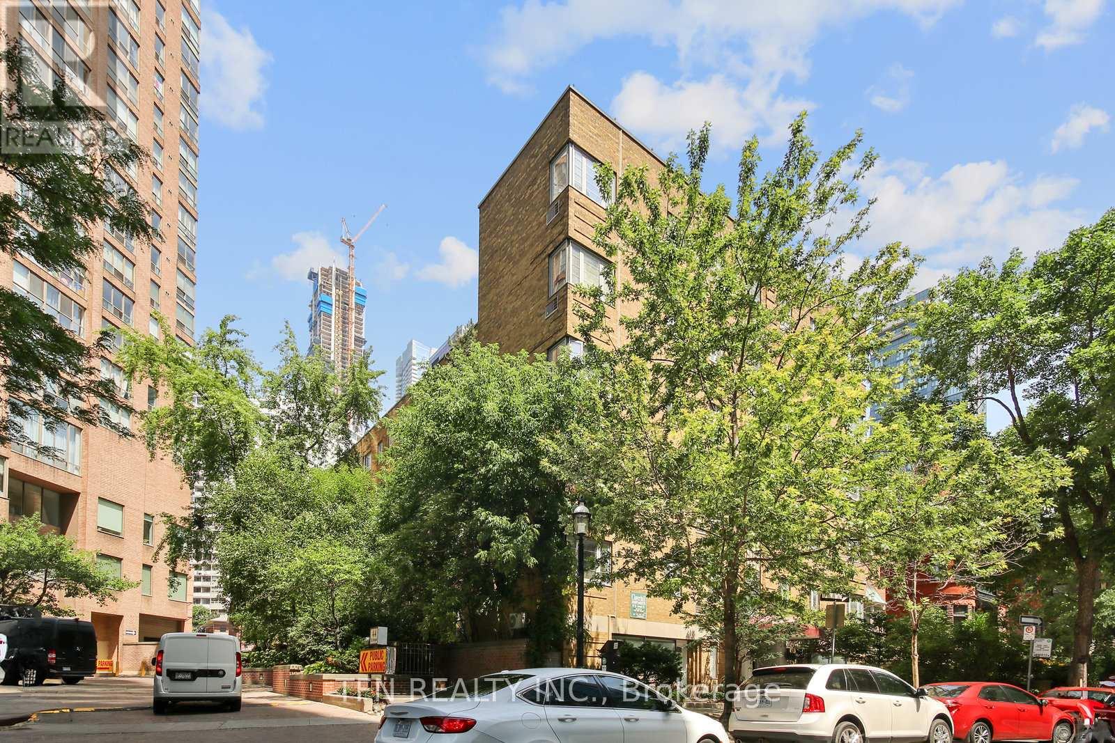 609 - 26 ST. JOSEPH STREET, Toronto, Ontario