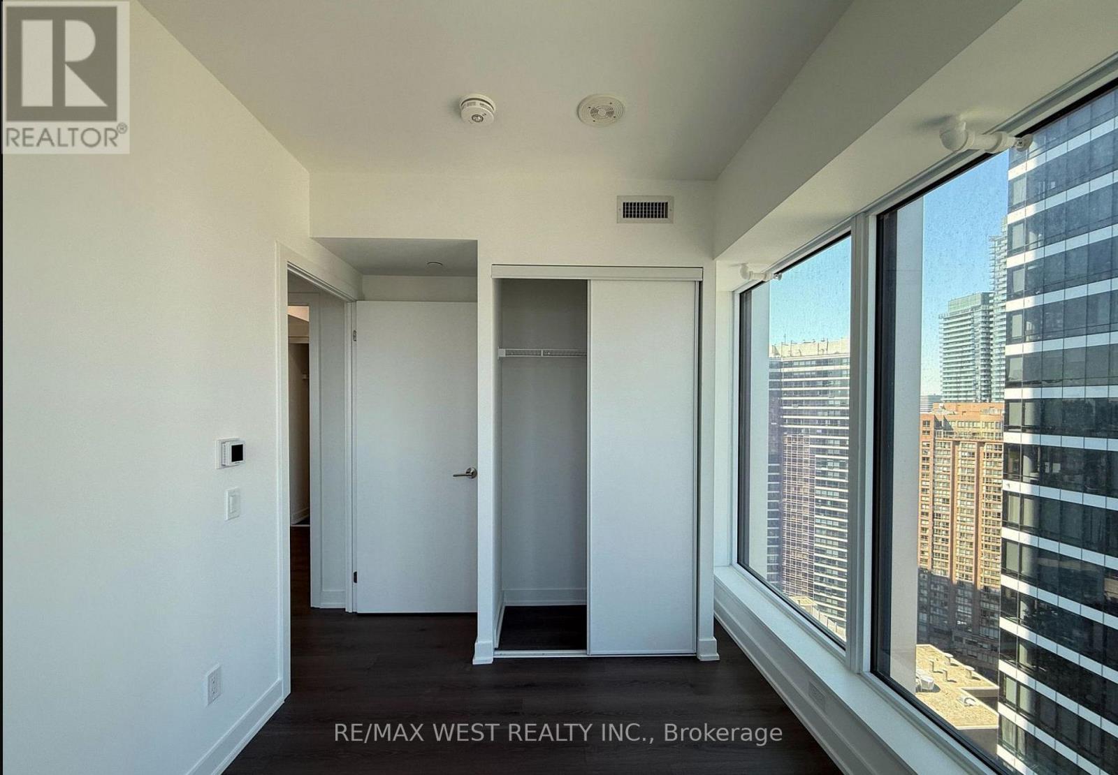 4209 - 8 Wellesley Street W, Toronto, Ontario  M4Y 0J5 - Photo 5 - C12527704