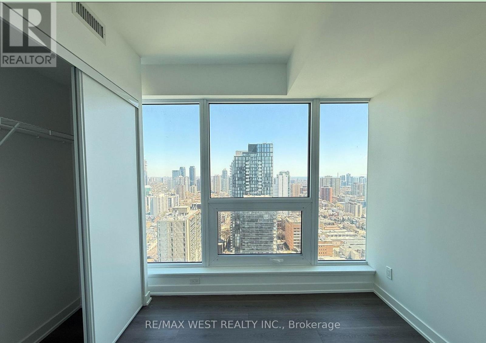 4209 - 8 Wellesley Street W, Toronto, Ontario  M4Y 0J5 - Photo 4 - C12527704