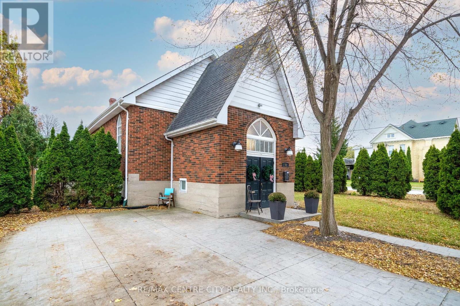 50 High Street W, Strathroy-Caradoc, Ontario  N7G 1G5 - Photo 2 - X12558416