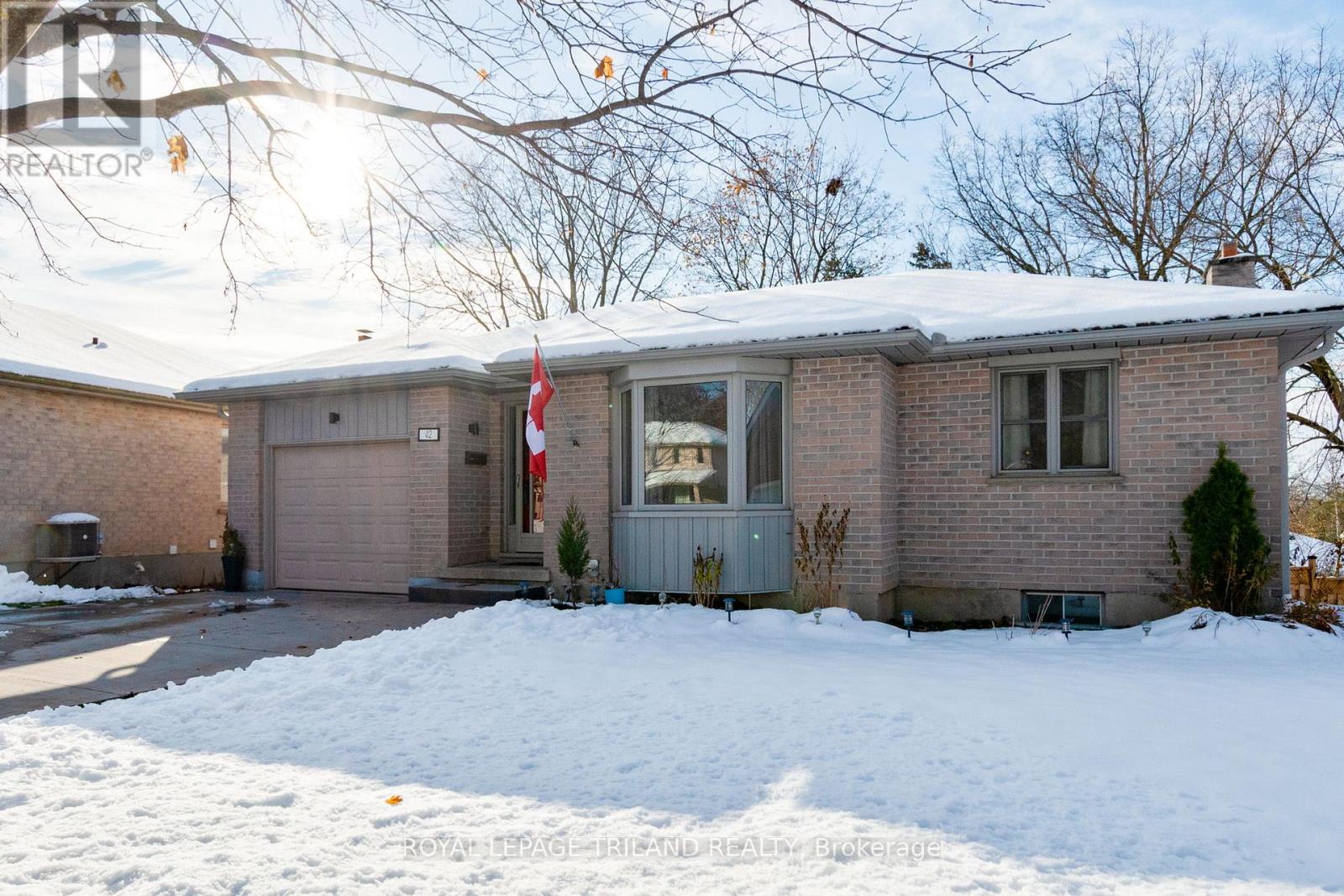 42 Benedict Court, London East, Ontario  N5Y 5H6 - Photo 2 - X12558506