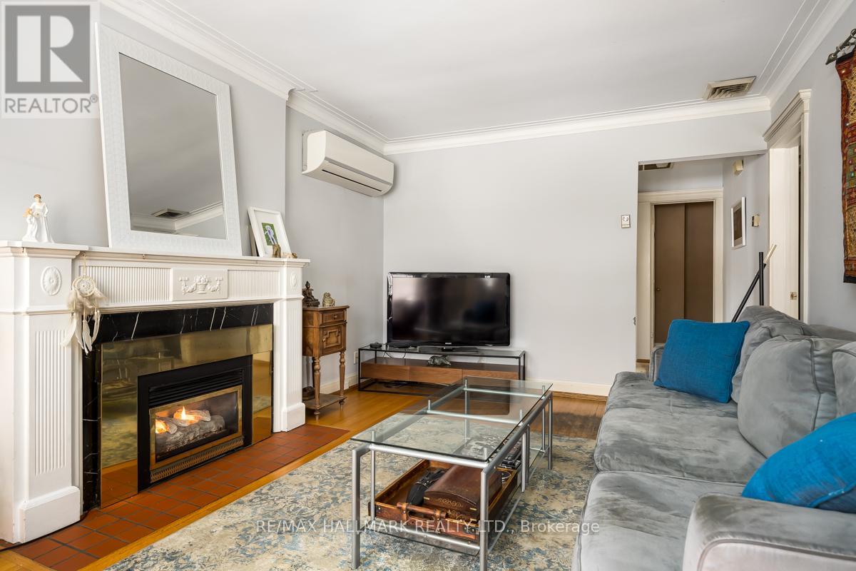 22 Airley Crescent, Toronto, Ontario  M4K 4H6 - Photo 3 - E12558186