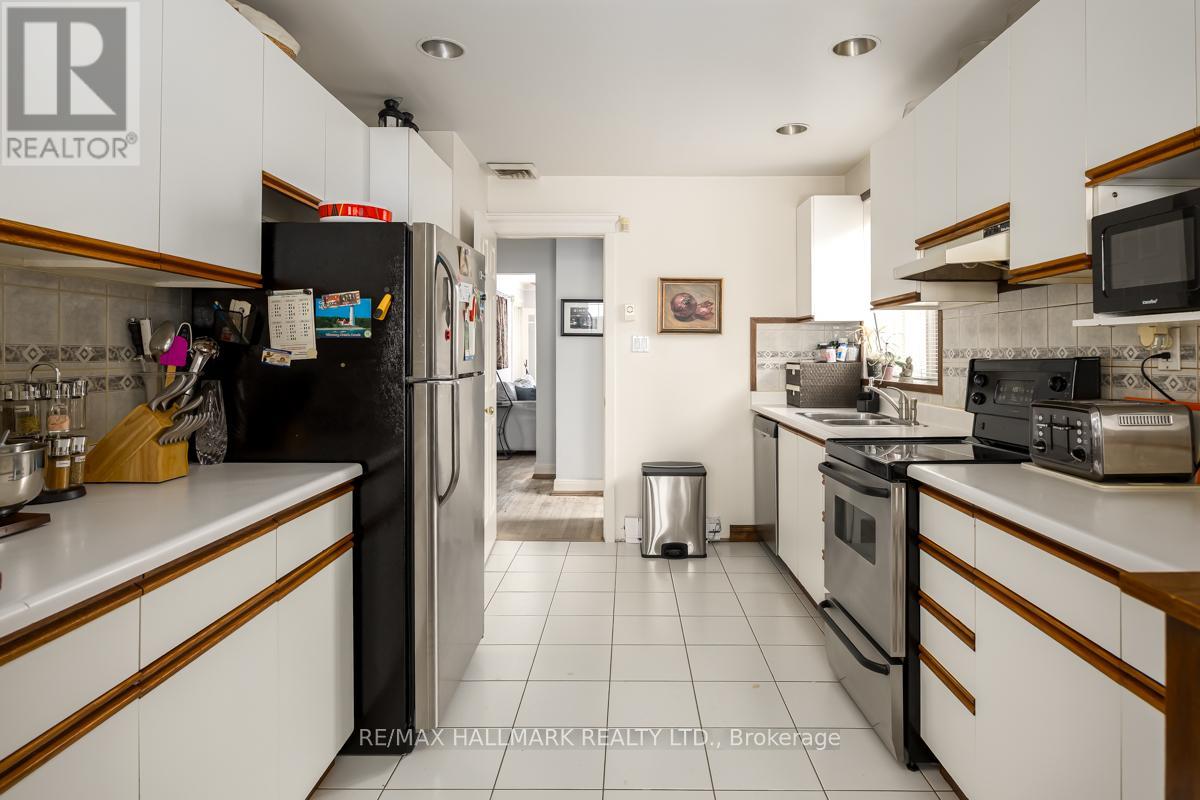 22 Airley Crescent, Toronto, Ontario  M4K 4H6 - Photo 5 - E12558186