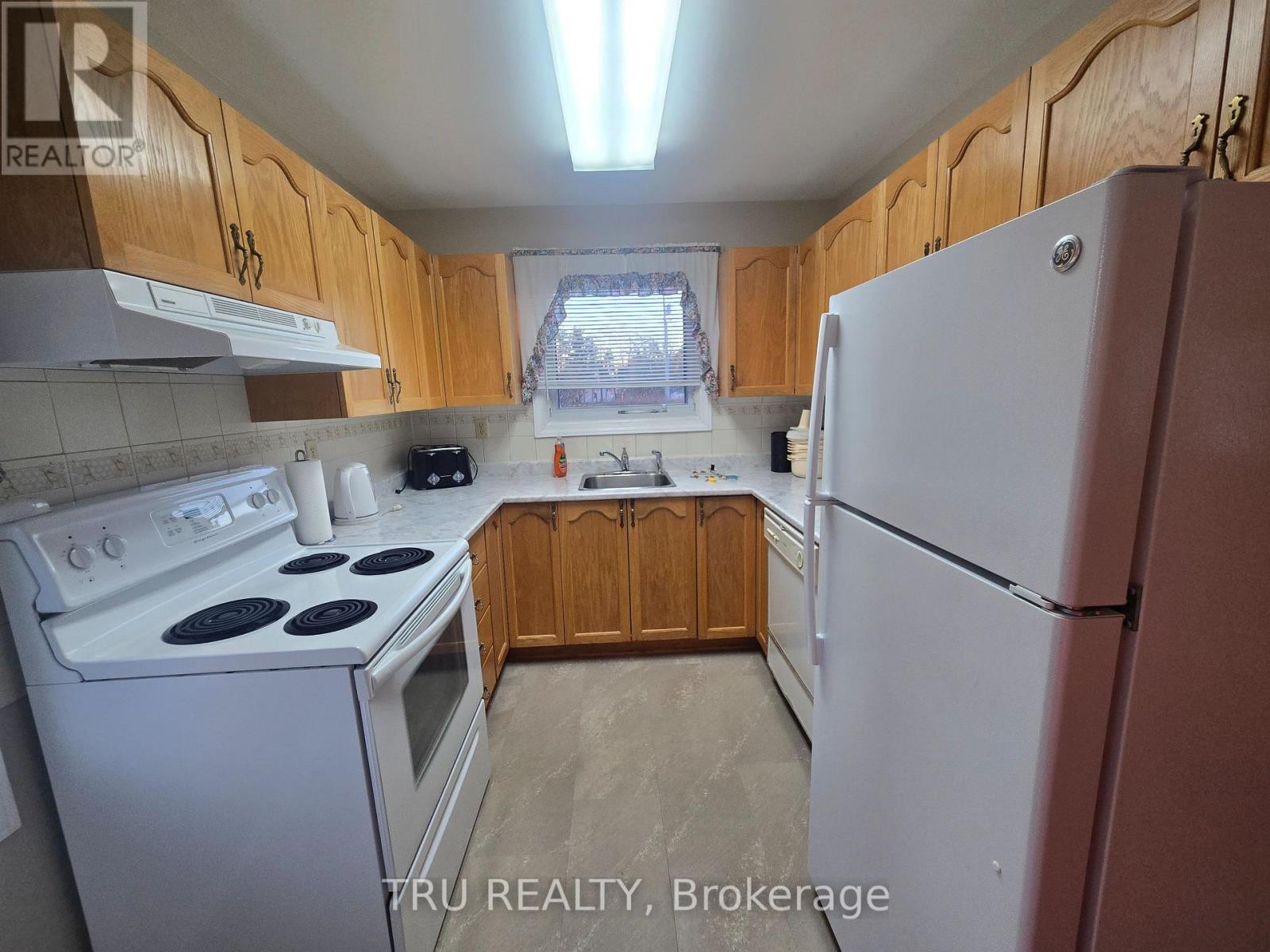 1 Joan Street, Ottawa, Ontario  K2G 1H9 - Photo 5 - X12558432