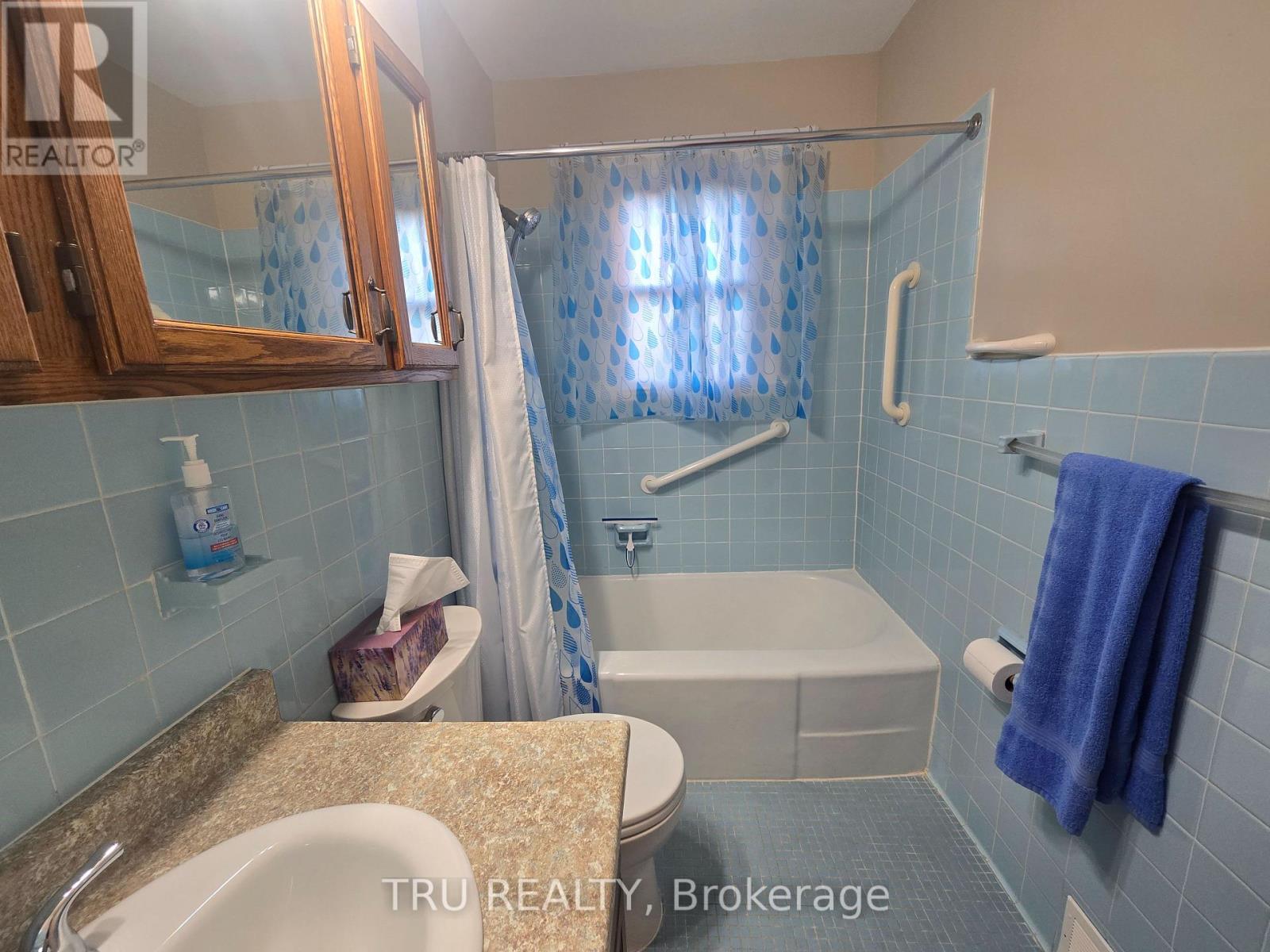 1 Joan Street, Ottawa, Ontario  K2G 1H9 - Photo 8 - X12558432