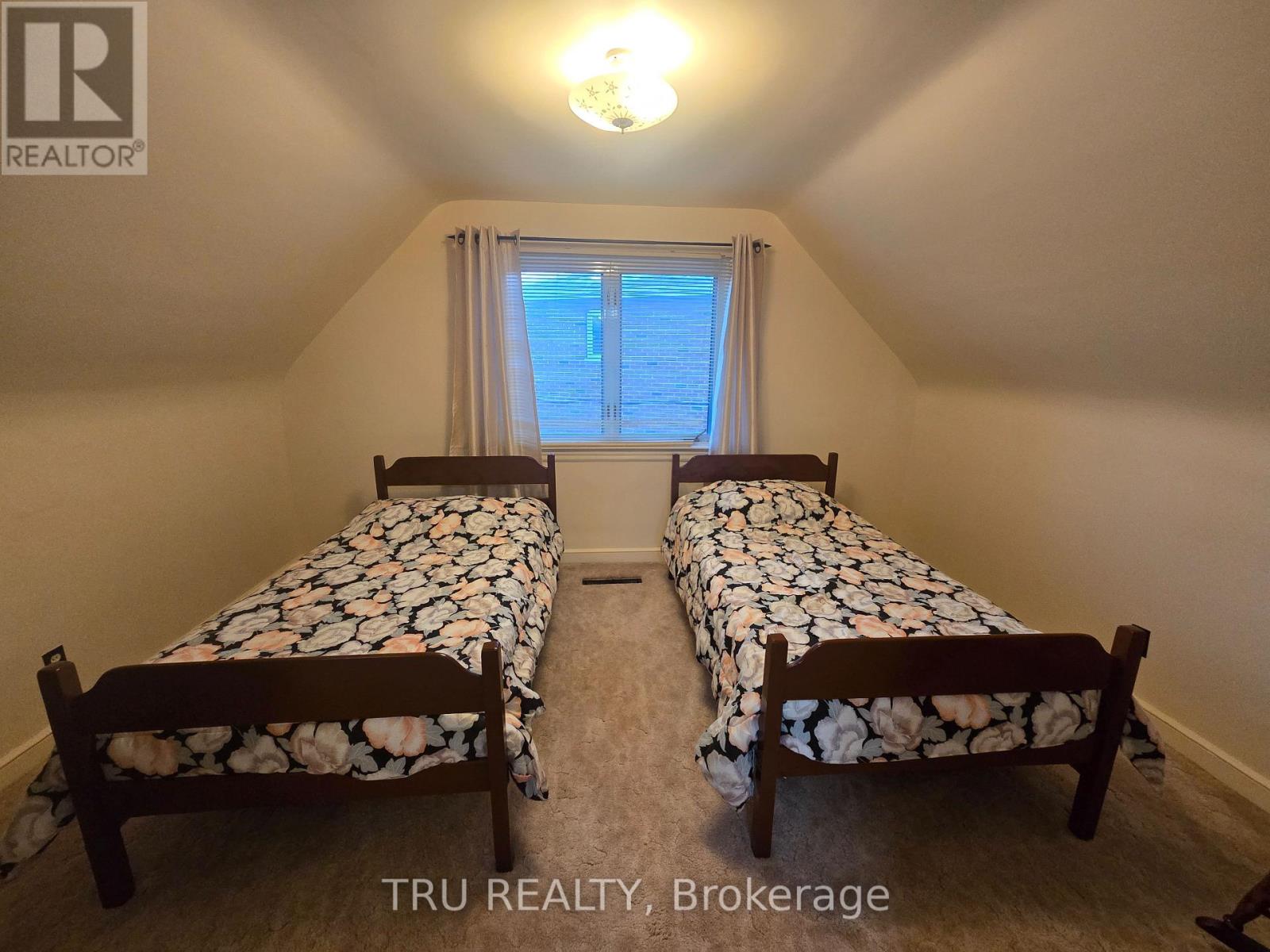 1 Joan Street, Ottawa, Ontario  K2G 1H9 - Photo 9 - X12558432