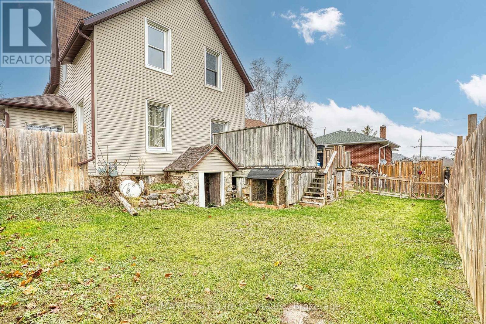 745 Main Street W, North Perth, Ontario  N4W 1B2 - Photo 13 - X12553118