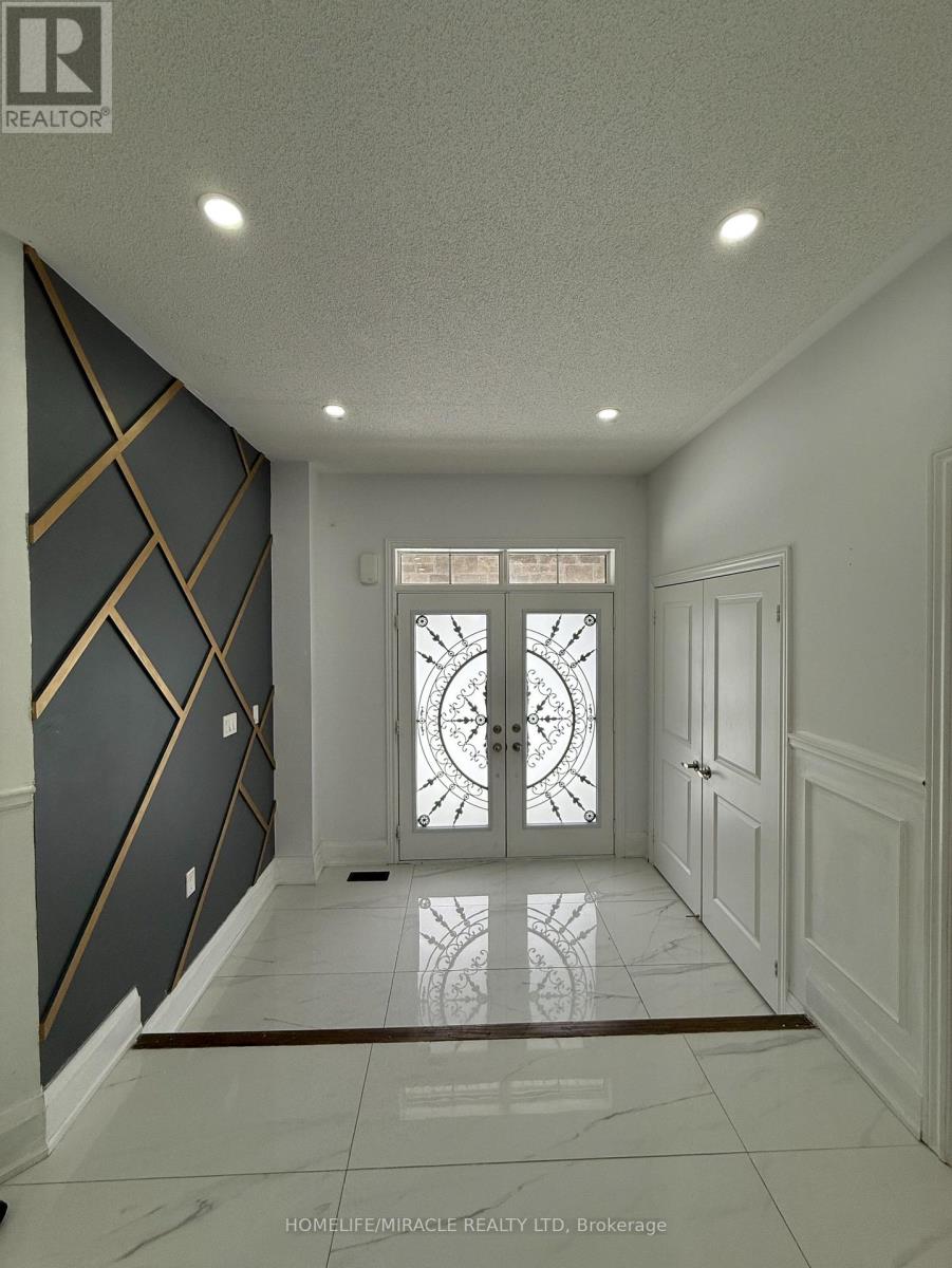 277 Gibson Circle, Bradford West Gwillimbury, Ontario  L3Z 0X2 - Photo 3 - N12558128