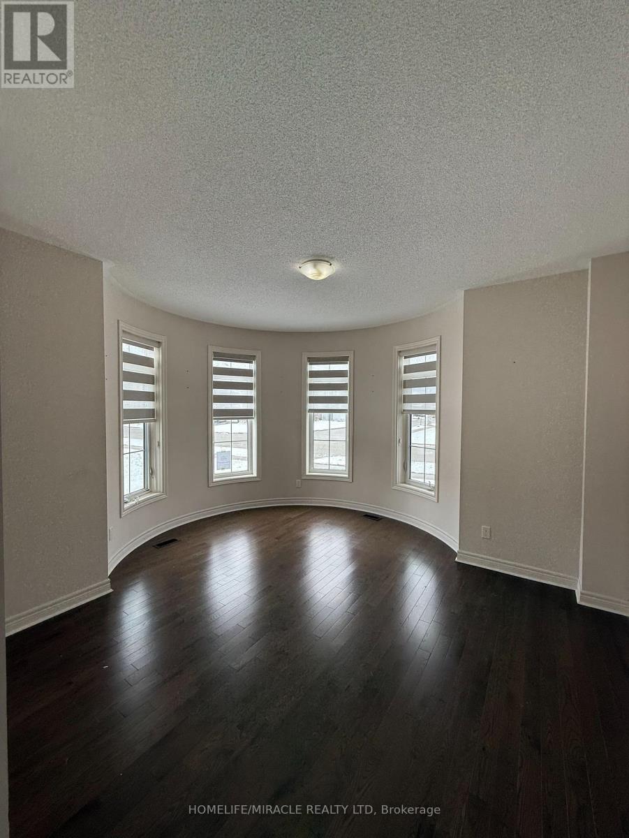 277 Gibson Circle, Bradford West Gwillimbury, Ontario  L3Z 0X2 - Photo 5 - N12558128