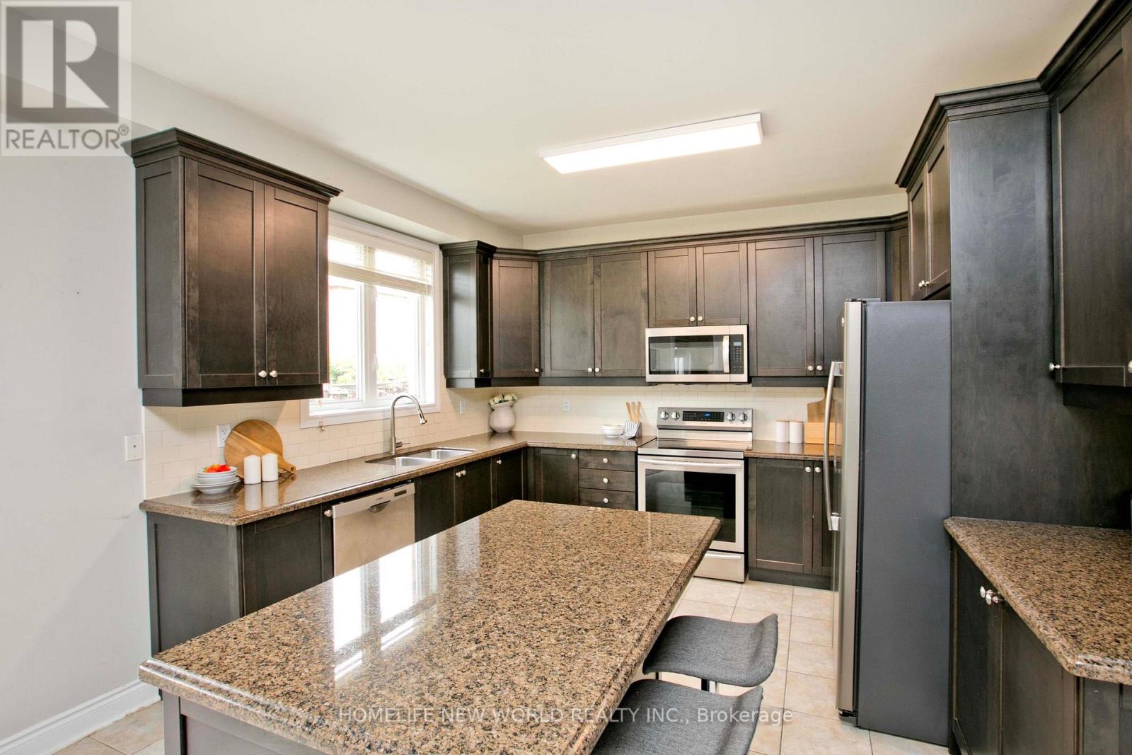 1015 Ralston Crescent, Newmarket, Ontario  L3X 3H8 - Photo 13 - N12558138