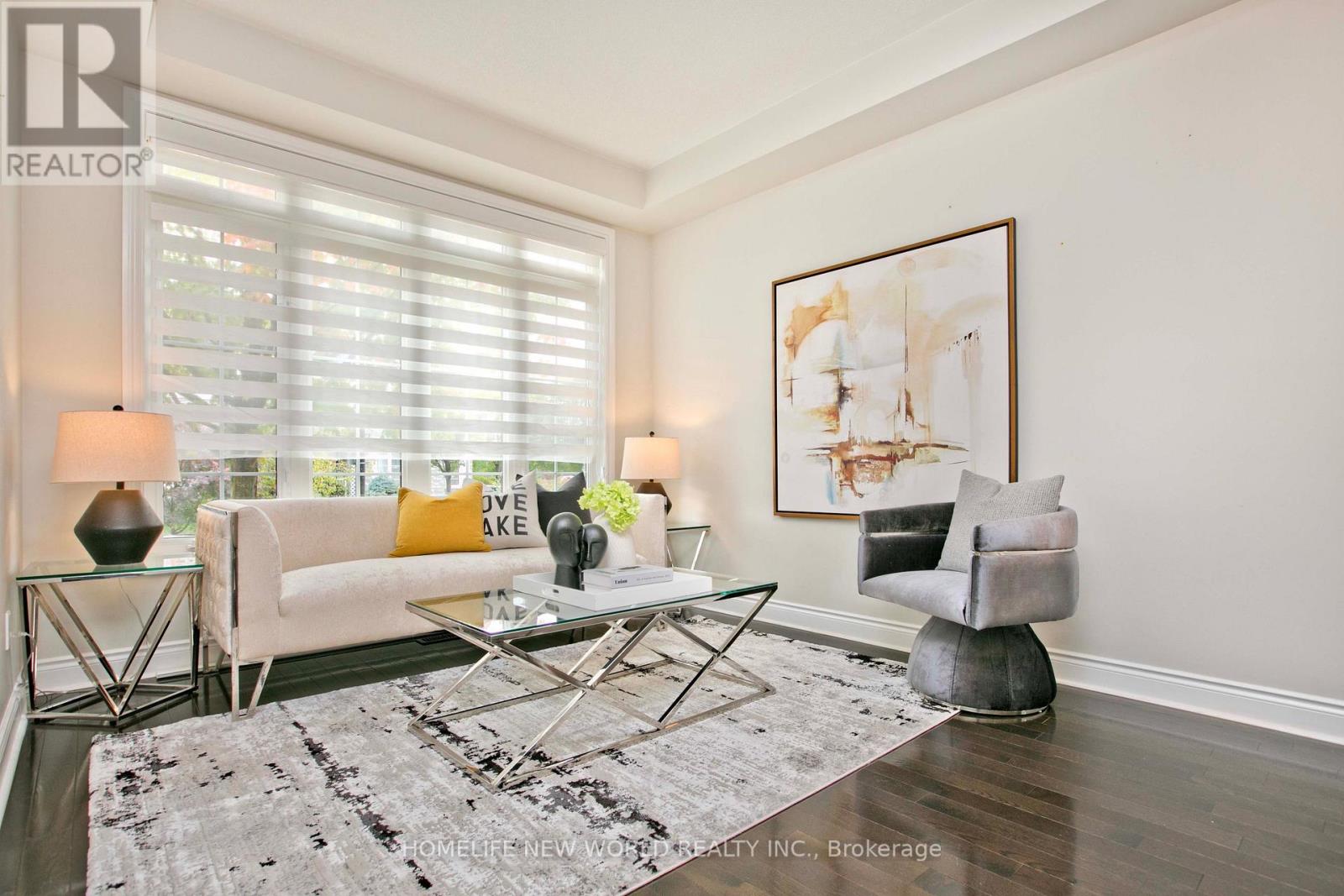 1015 Ralston Crescent, Newmarket, Ontario  L3X 3H8 - Photo 2 - N12558138