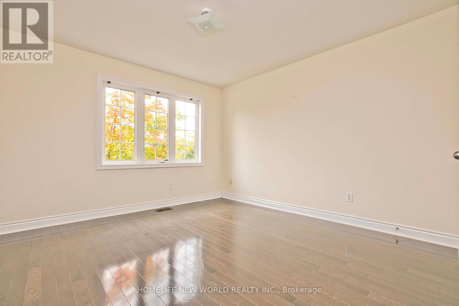 1015 Ralston Crescent, Newmarket, Ontario  L3X 3H8 - Photo 25 - N12558138