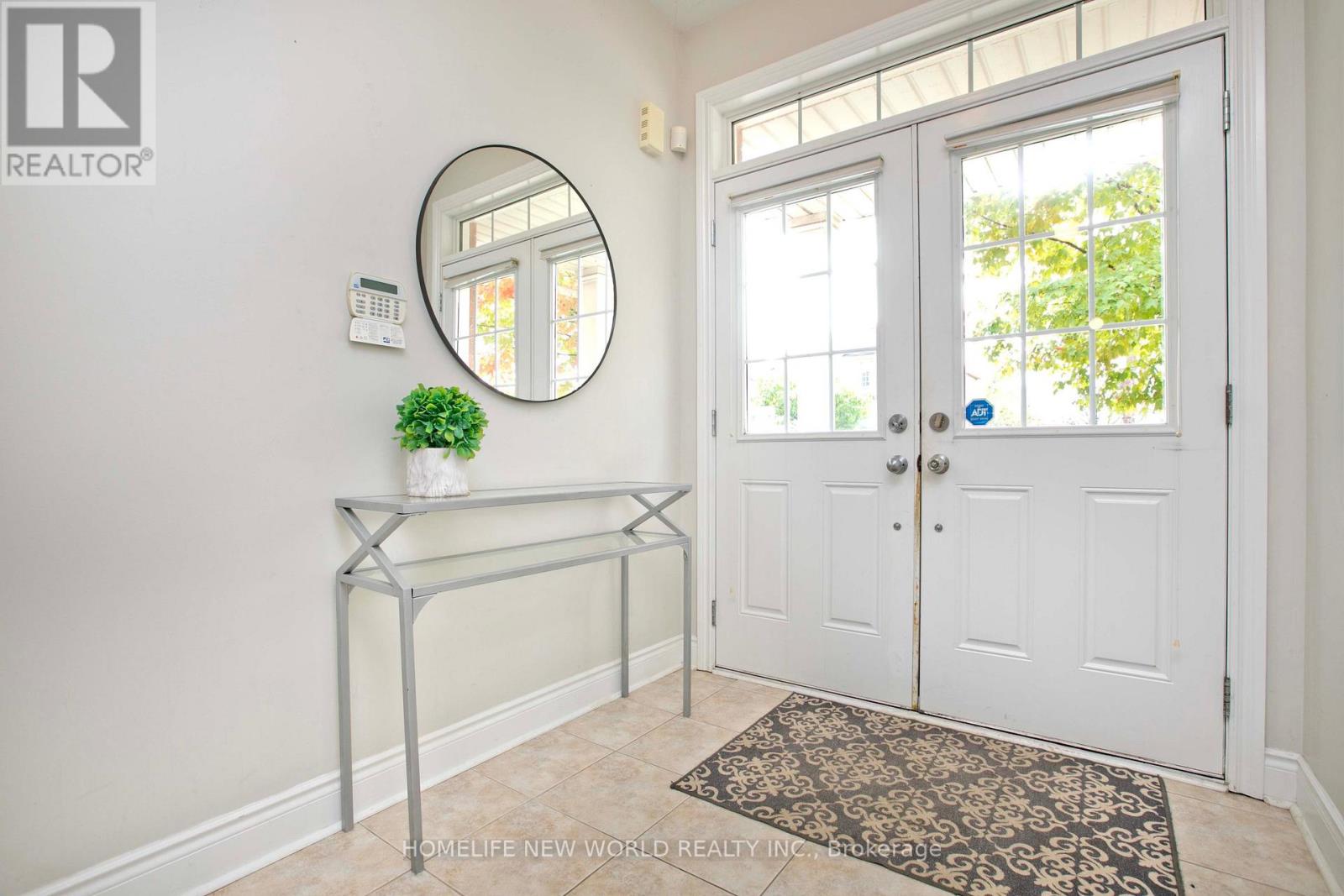 1015 Ralston Crescent, Newmarket, Ontario  L3X 3H8 - Photo 4 - N12558138