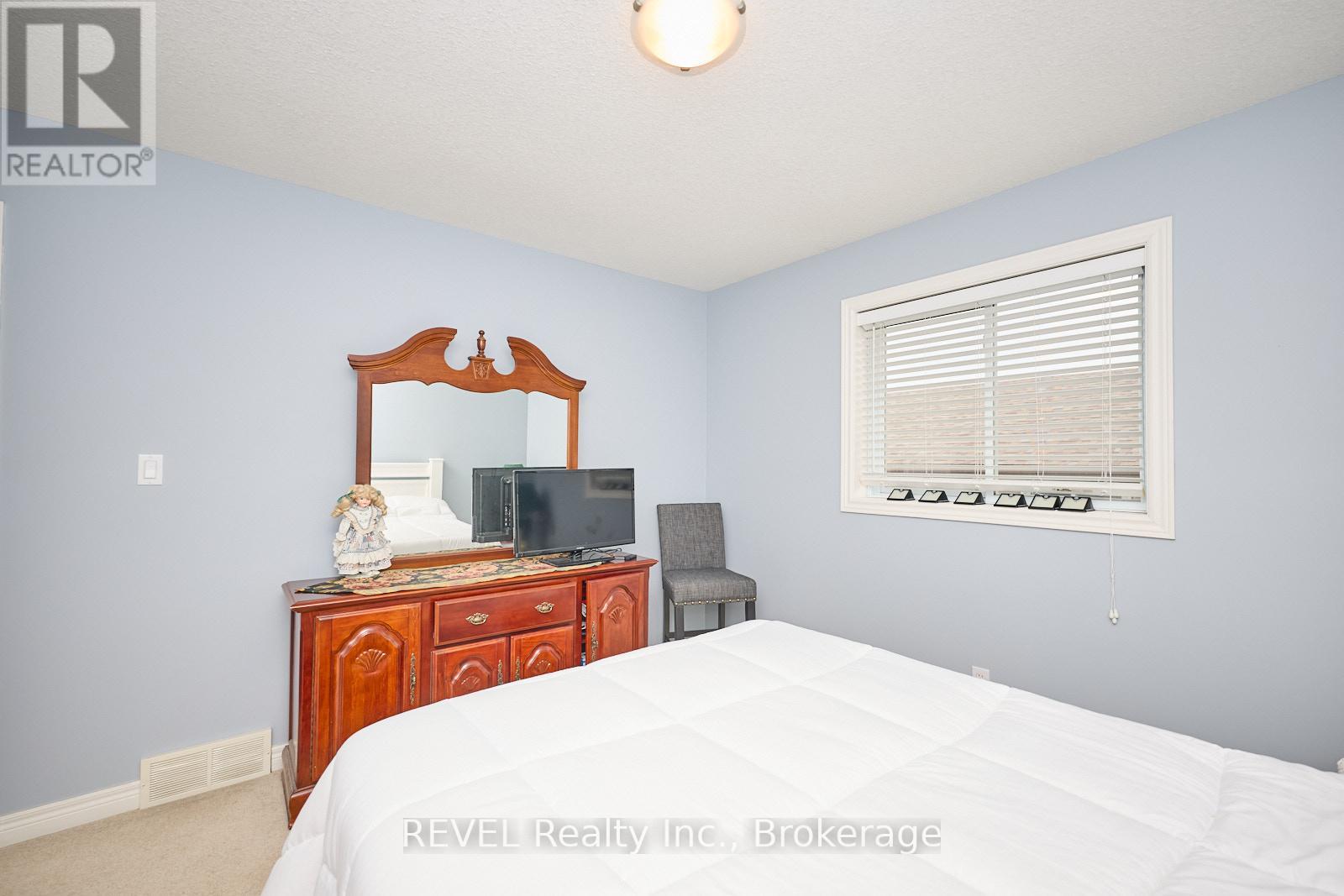 43 Rochelle Crescent, Fort Erie, Ontario  L0S 1N0 - Photo 18 - X12558338