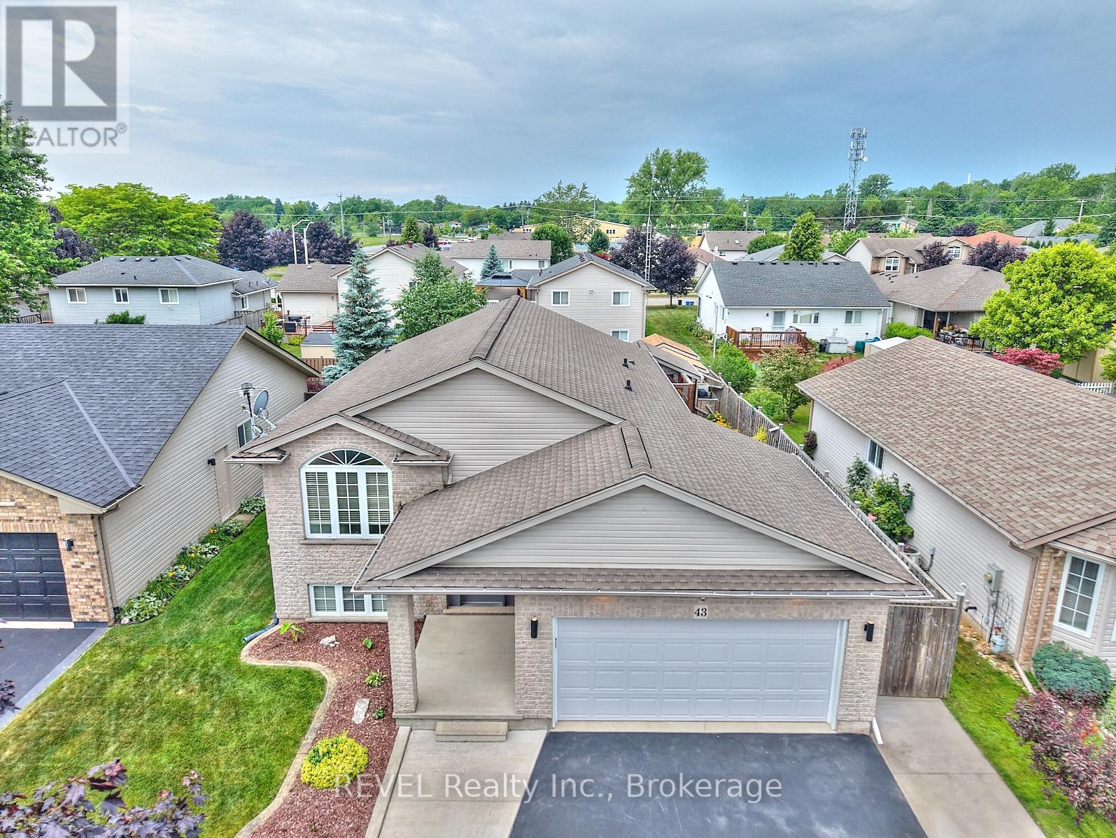 43 Rochelle Crescent, Fort Erie, Ontario  L0S 1N0 - Photo 3 - X12558338